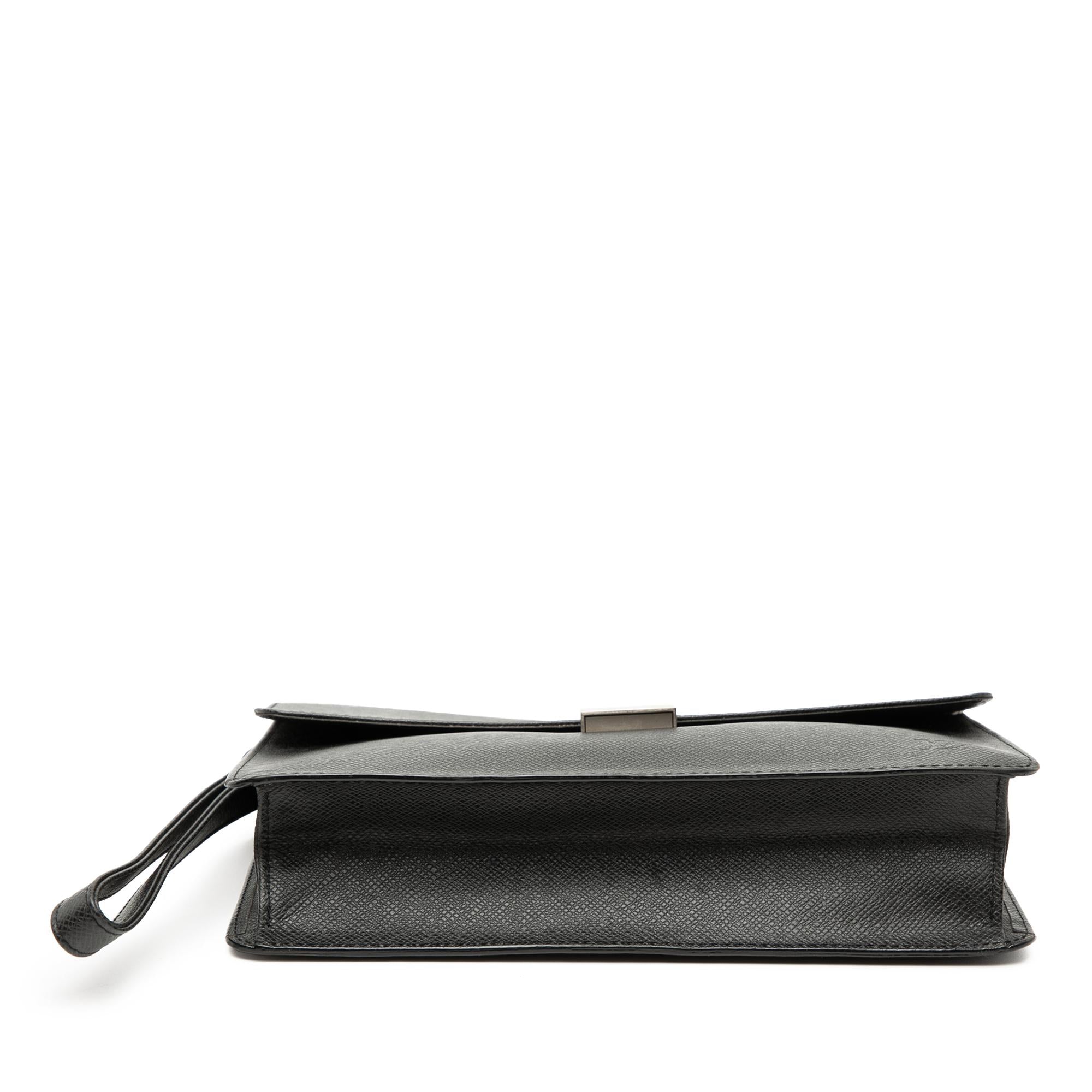 Louis Vuitton Taiga Selenga