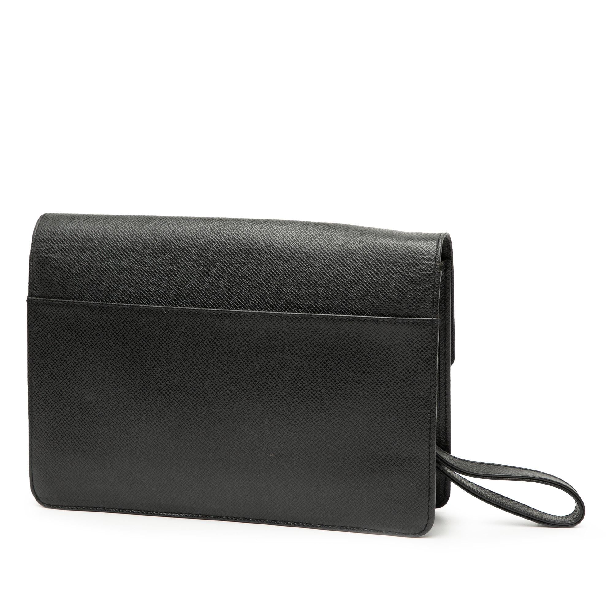 Louis Vuitton Taiga Selenga