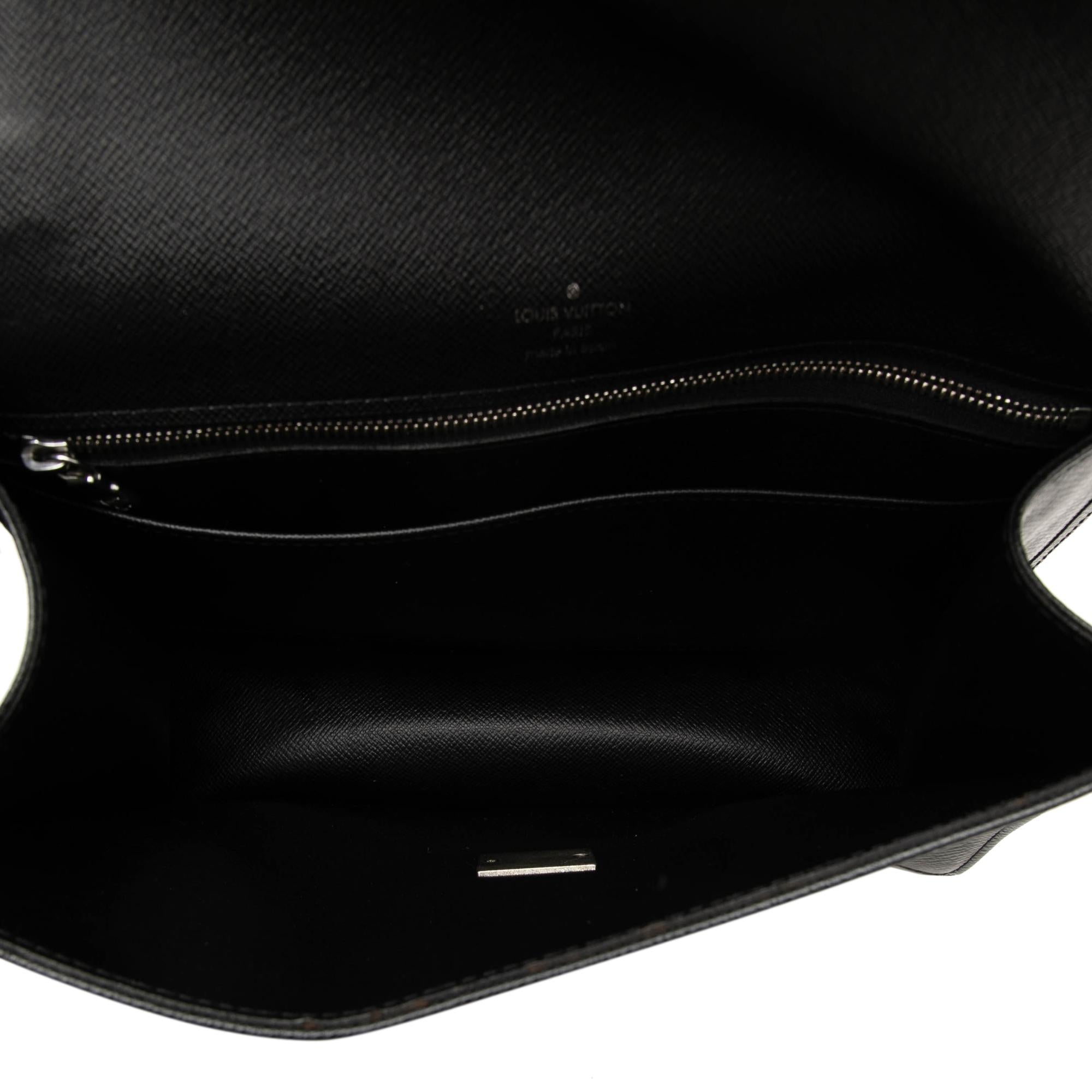 Louis Vuitton Taiga Selenga