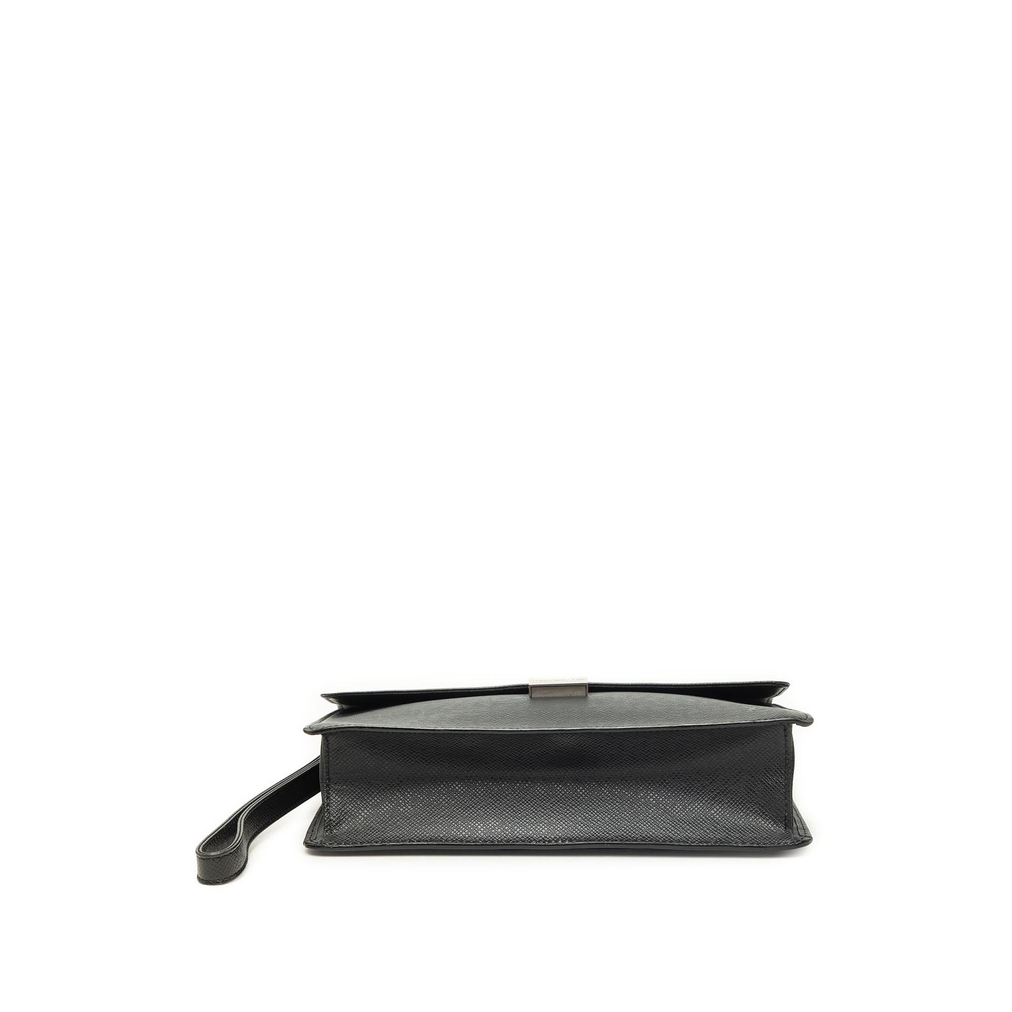 Louis Vuitton Taiga Selenga