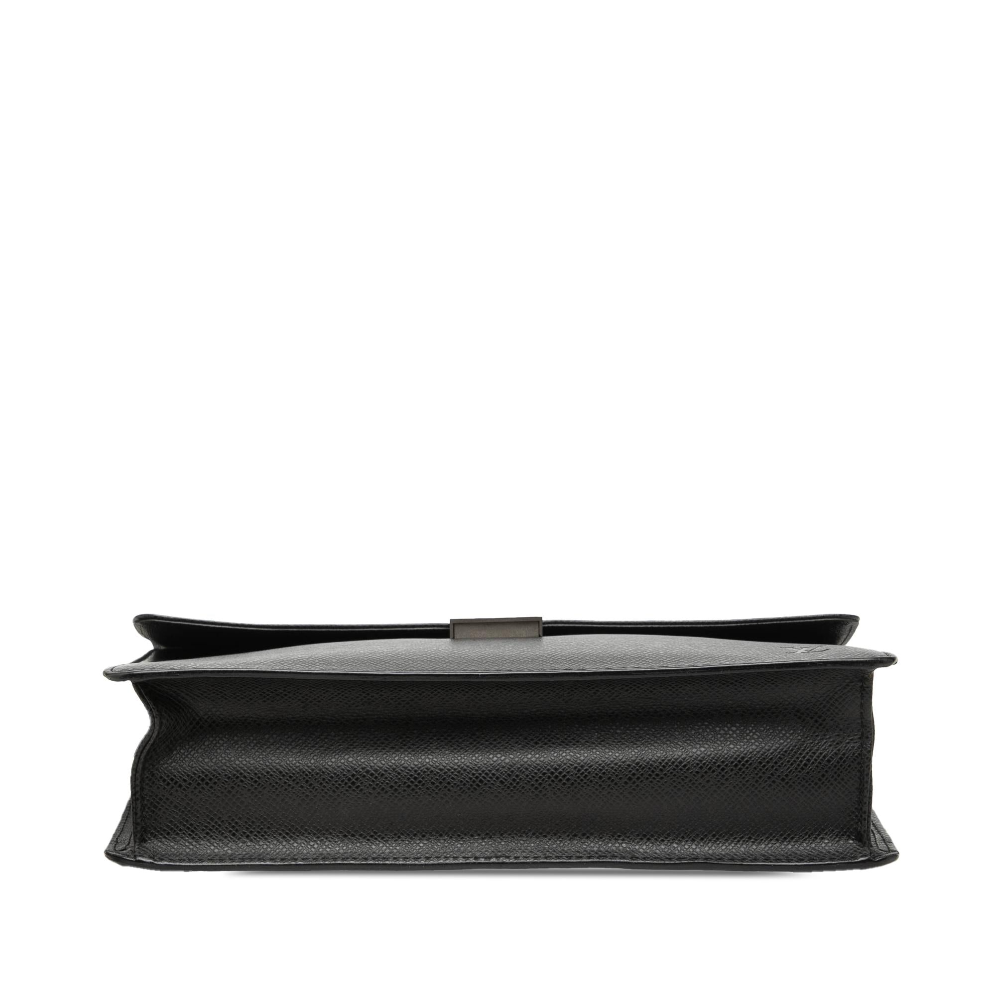 Louis Vuitton Taiga Selenga