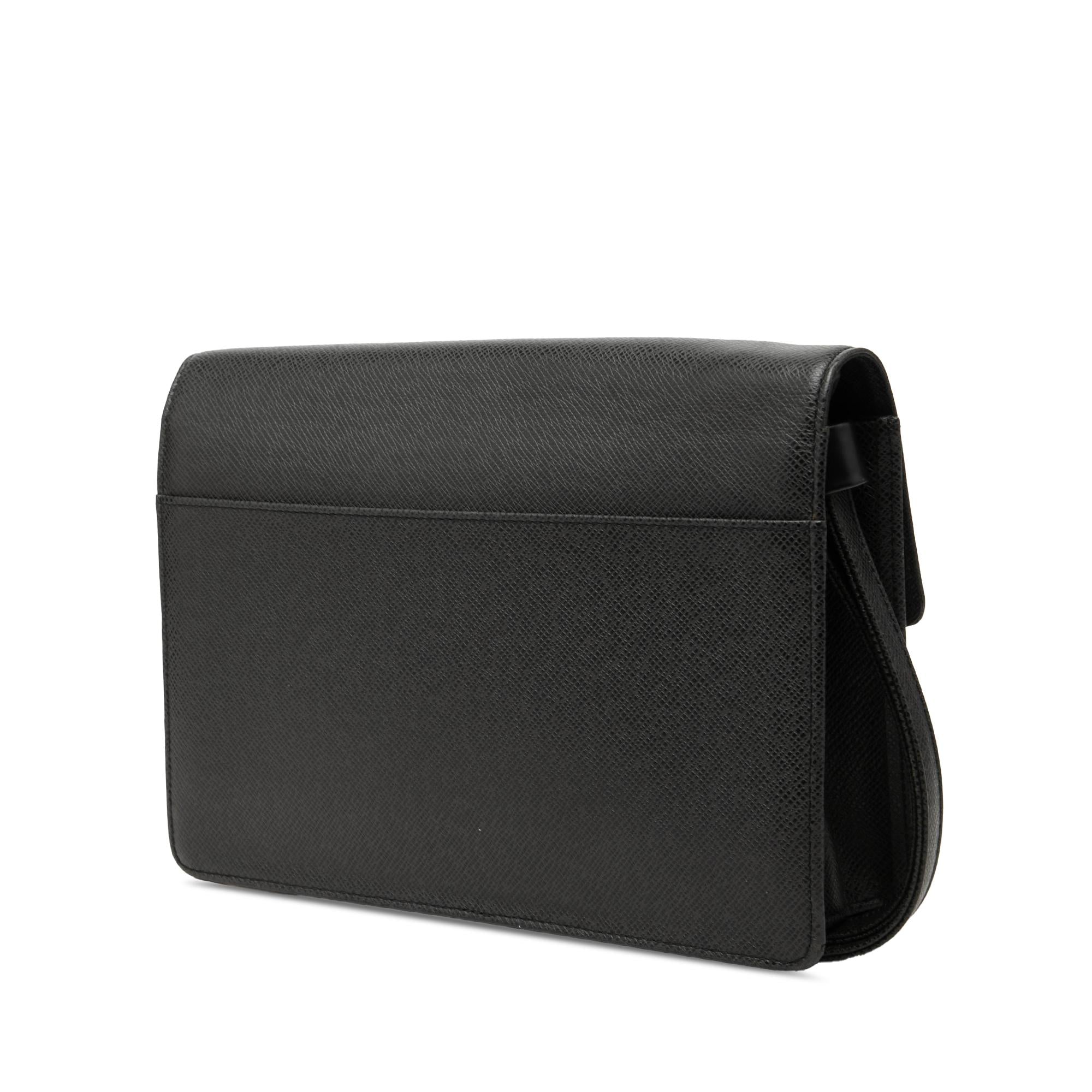 Louis Vuitton Taiga Selenga