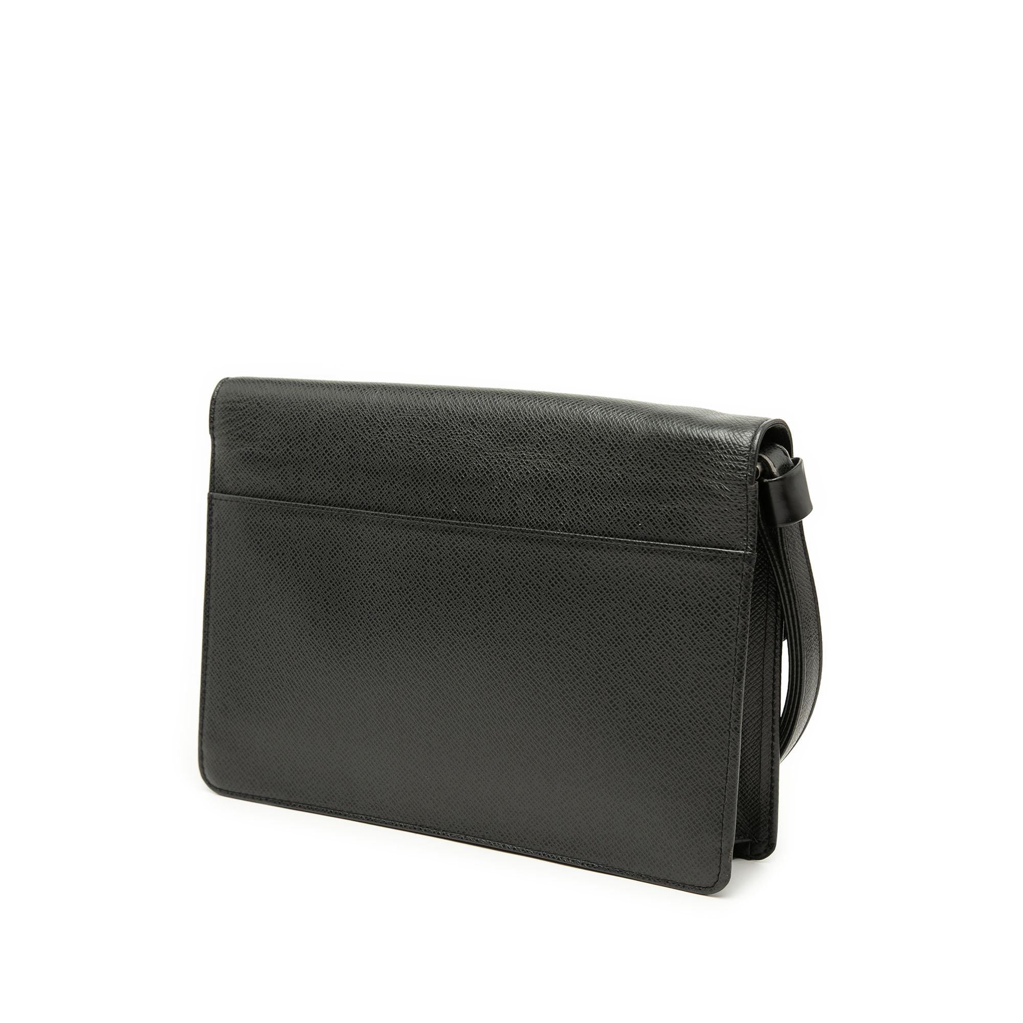 Louis Vuitton Taiga Selenga