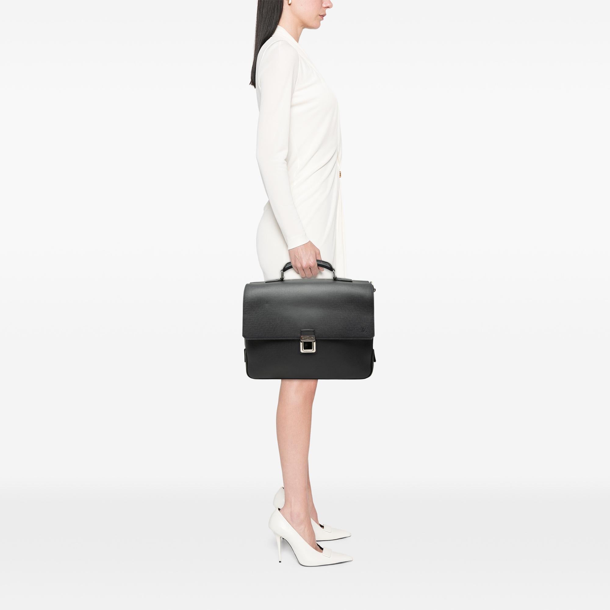 Louis Vuitton Taiga Vassili PM