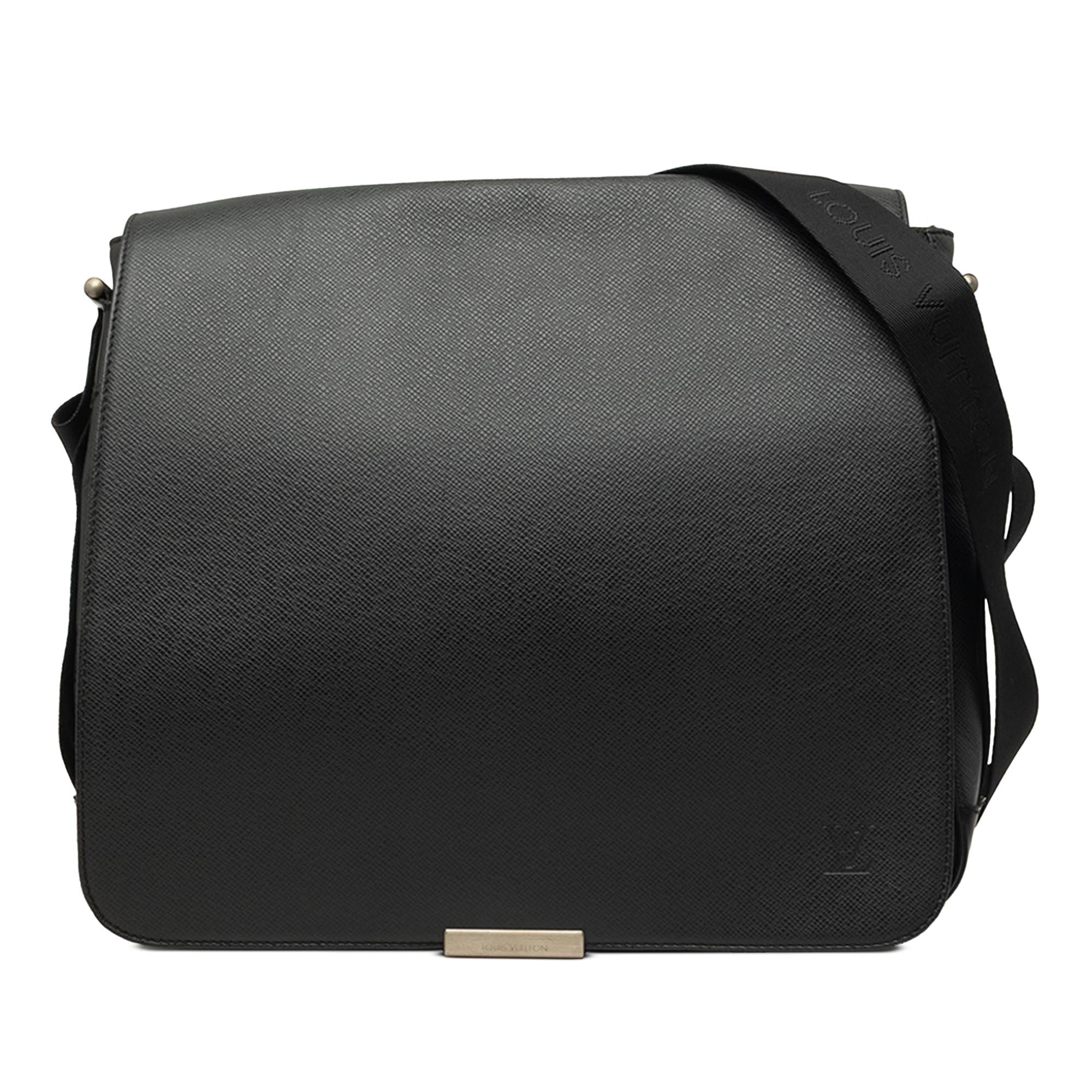 Louis Vuitton Taiga Viktor