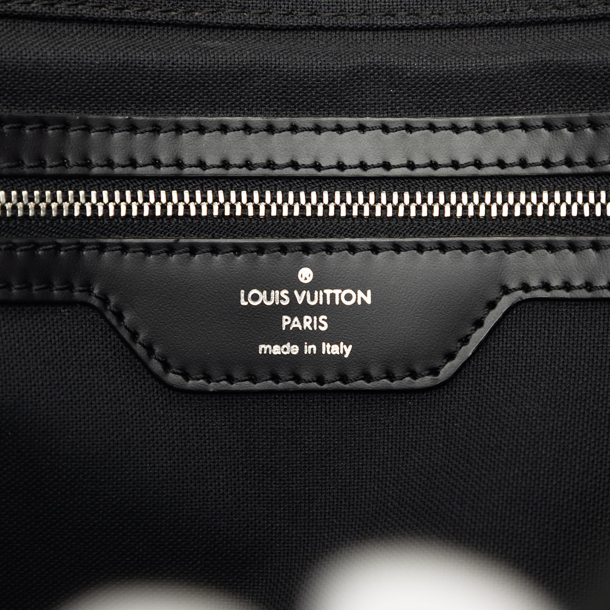 Louis Vuitton Taiga Viktor