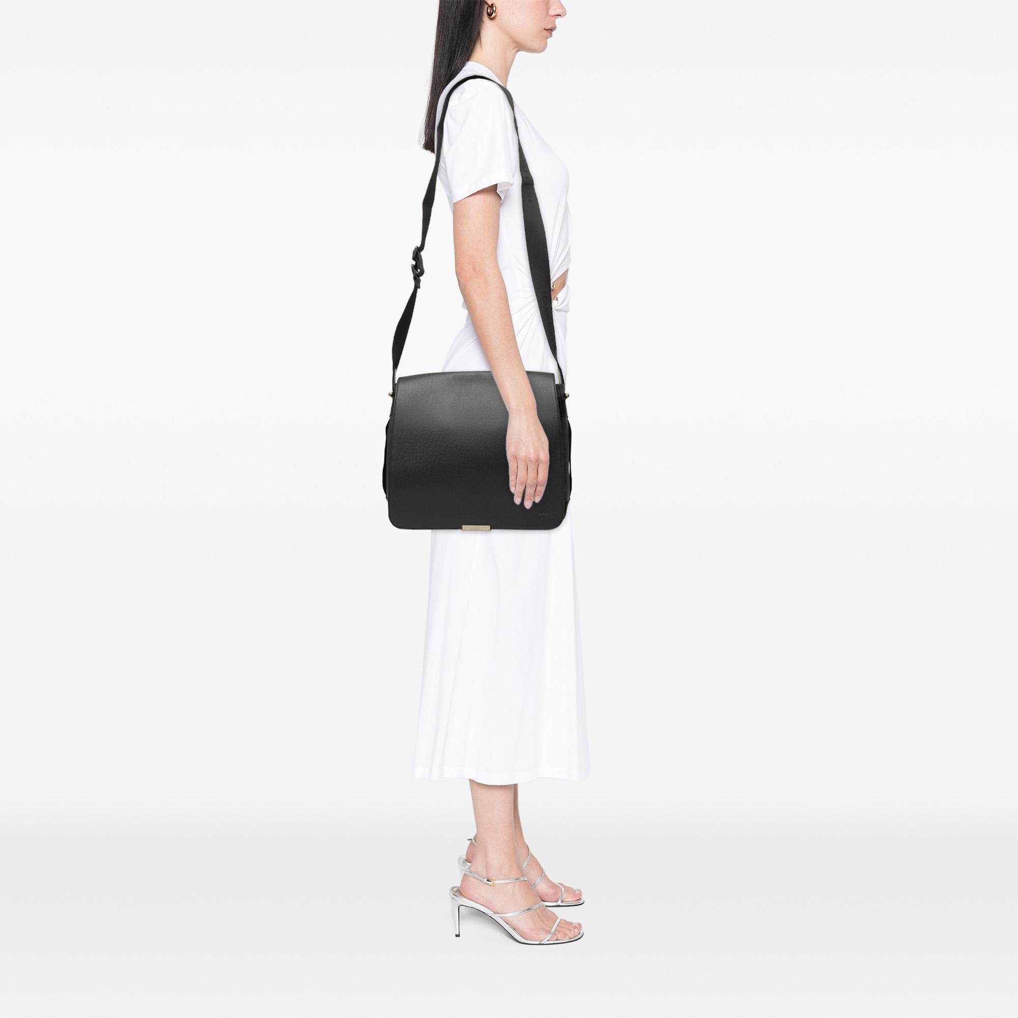 Louis Vuitton Taiga Viktor