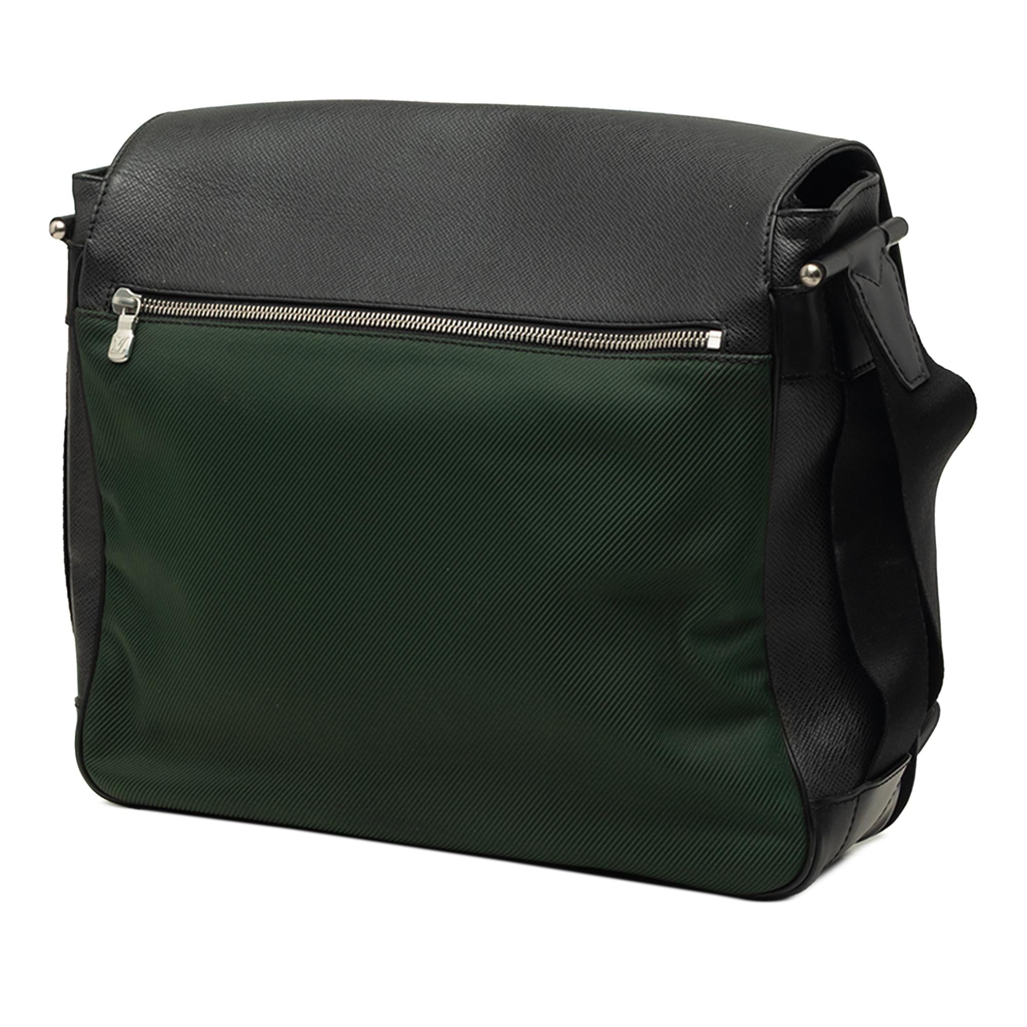 Louis Vuitton Taiga Viktor