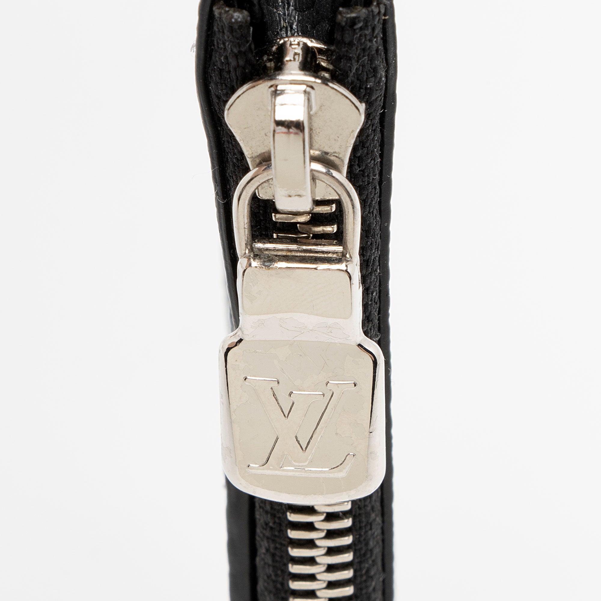 Louis Vuitton Taigarama Leather Coin Card Holder (SHF-5rQaXj)
