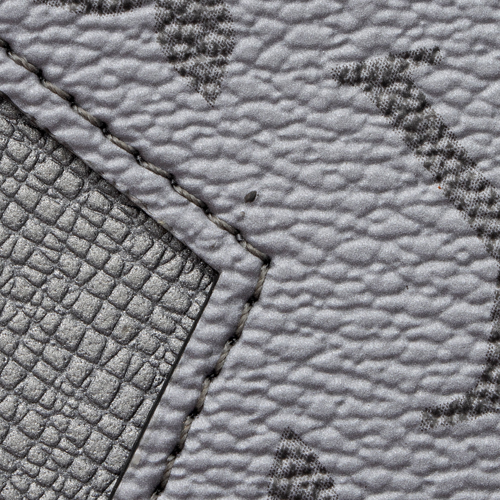 Louis Vuitton Taigarama Leather Coin Card Holder (SHF-5rQaXj)
