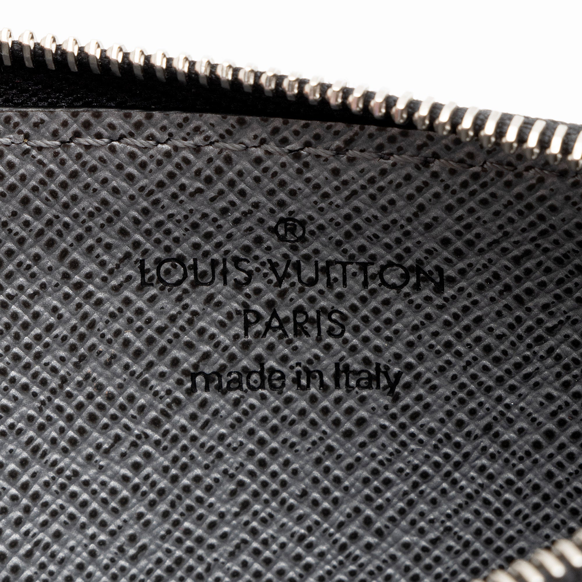 Louis Vuitton Taigarama Leather Coin Card Holder (SHF-5rQaXj)