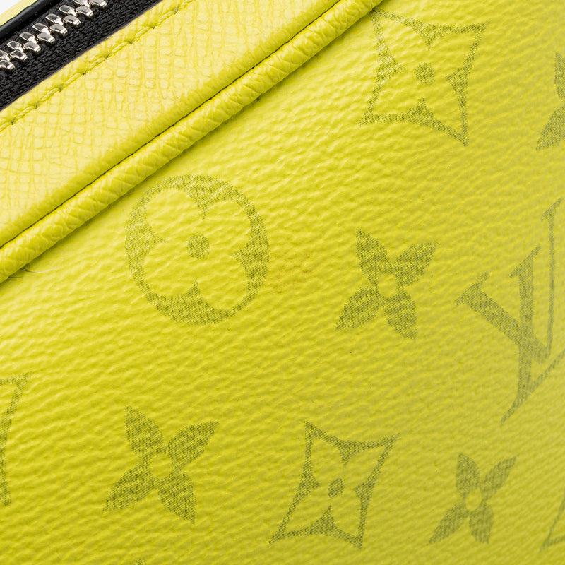 Louis Vuitton Taigarama Leather Outdoor Messenger Bag (SHF-2LtRge)
