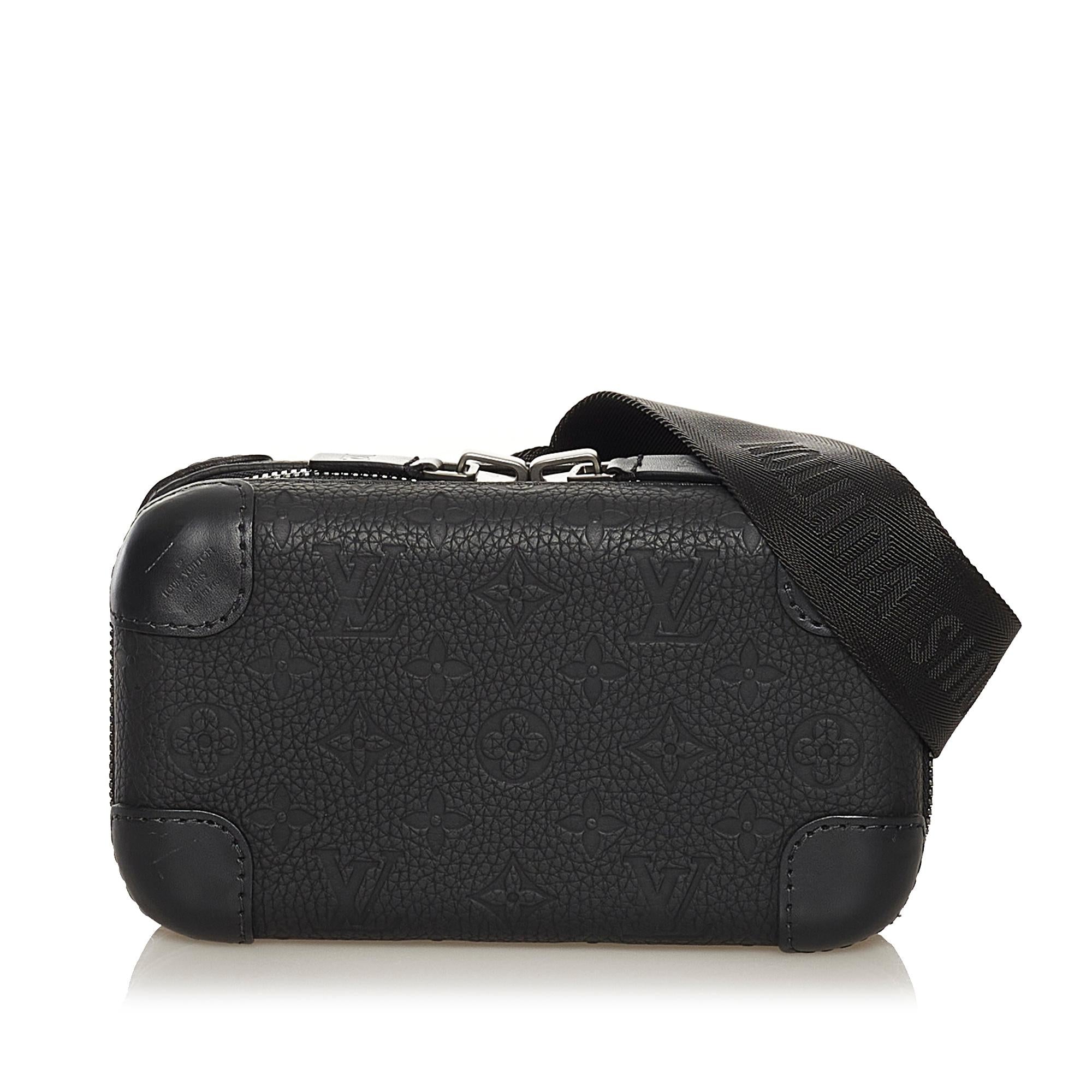Louis Vuitton Taurillion Monogram Horizon Clutch (SHG-35811)