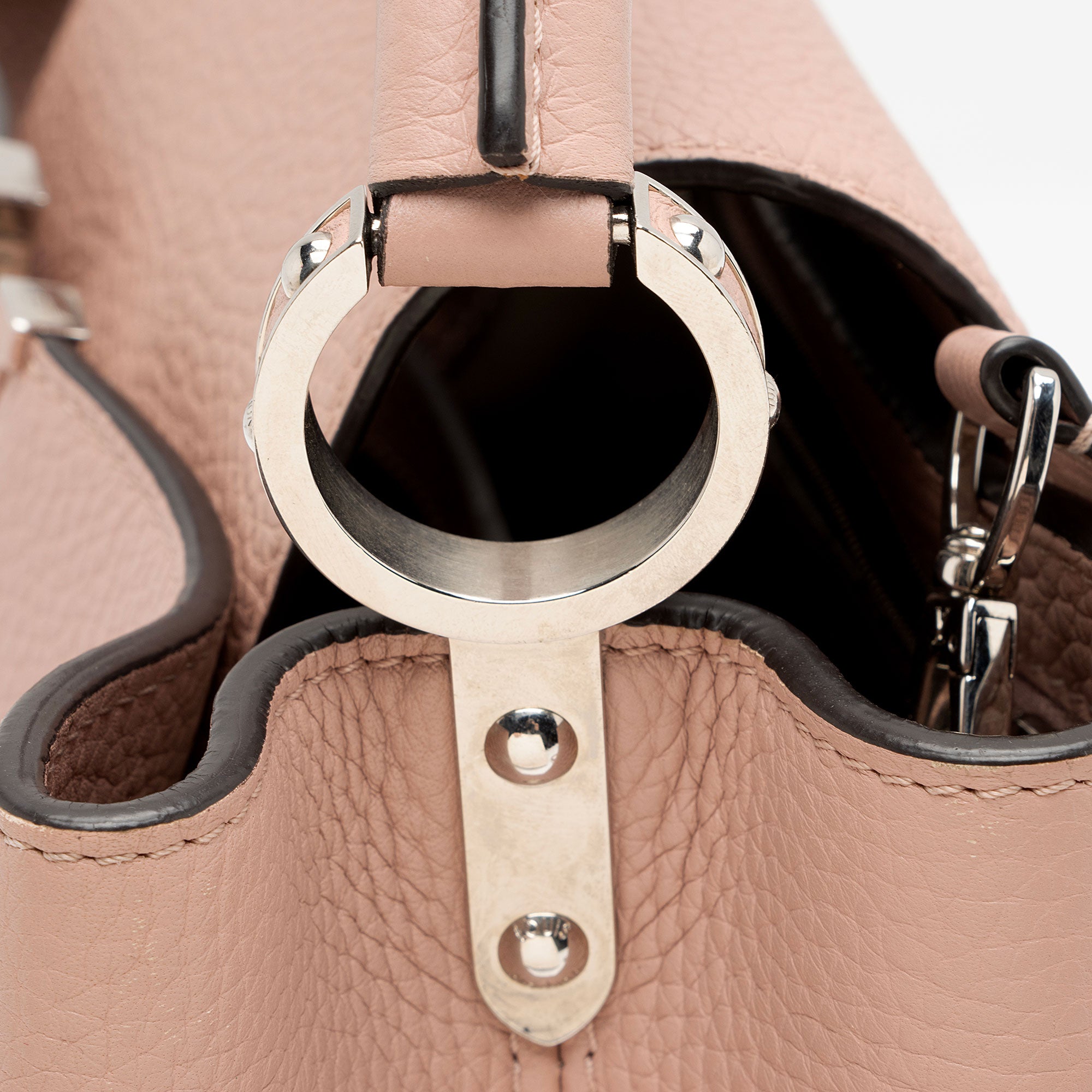 Louis Vuitton Taurillon Capucines MM Bag (SHF-LI0MzN)