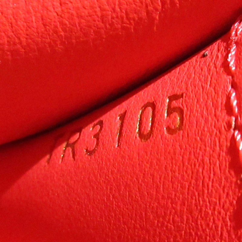 Louis Vuitton Taurillon Capucines MM (SHG-DeuA0c)