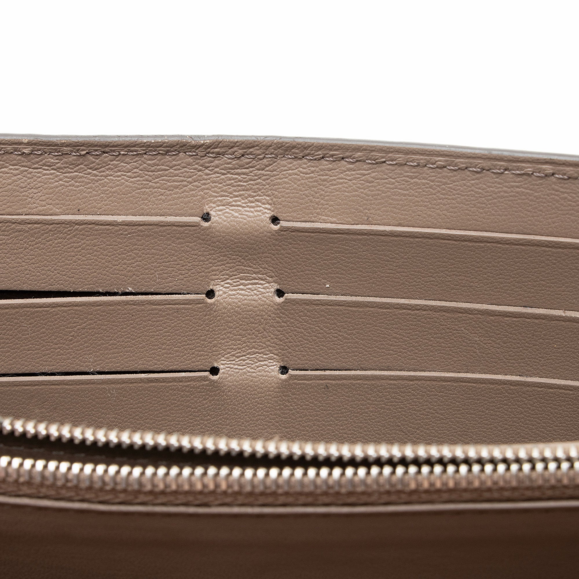Louis Vuitton Taurillon Capucines Wallet (SHF-Bkkq6C)