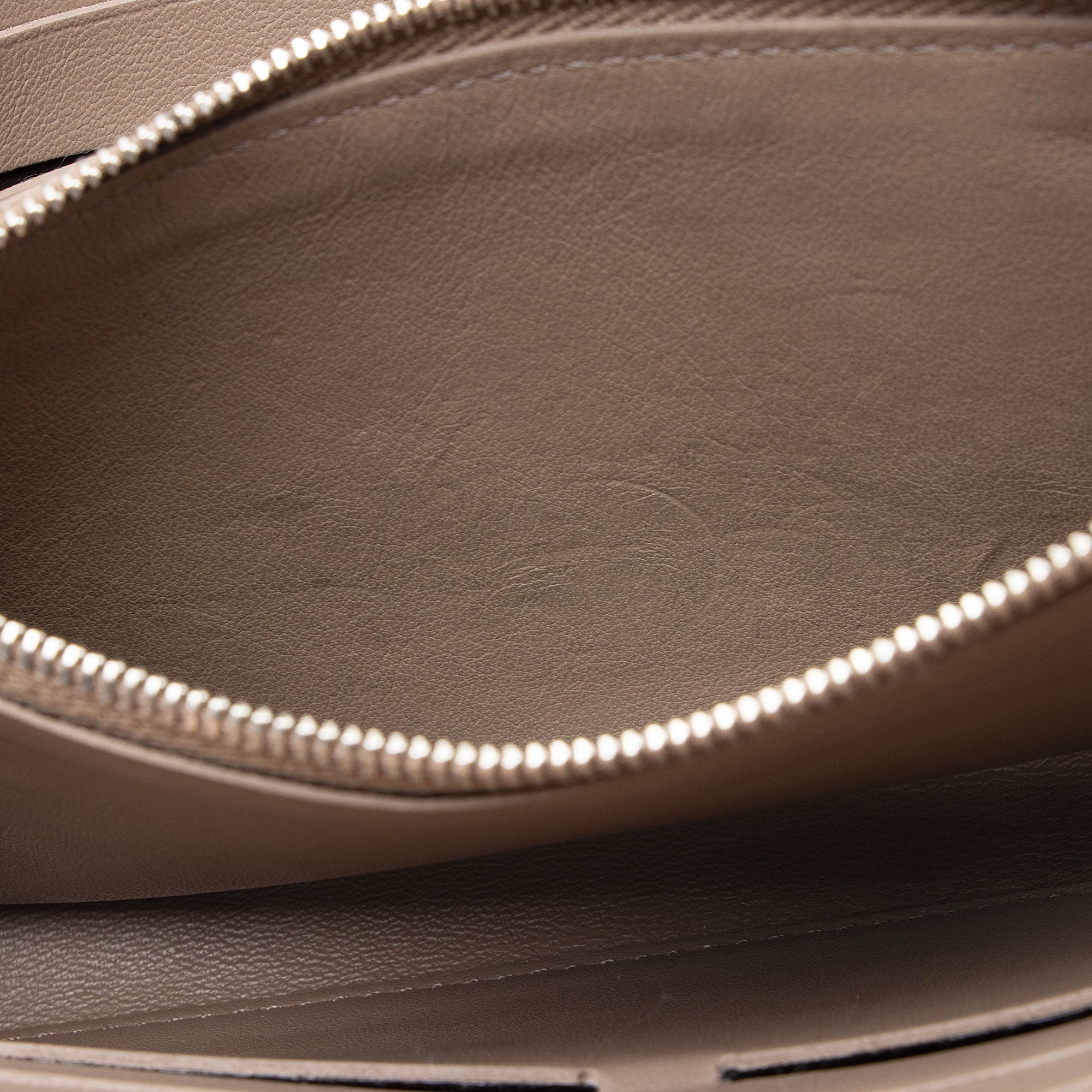Louis Vuitton Taurillon Capucines Wallet (SHF-Bkkq6C)