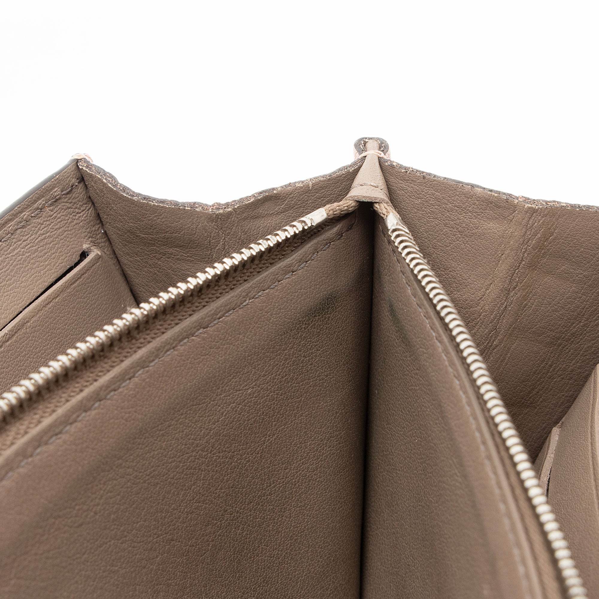 Louis Vuitton Taurillon Capucines Wallet (SHF-Bkkq6C)