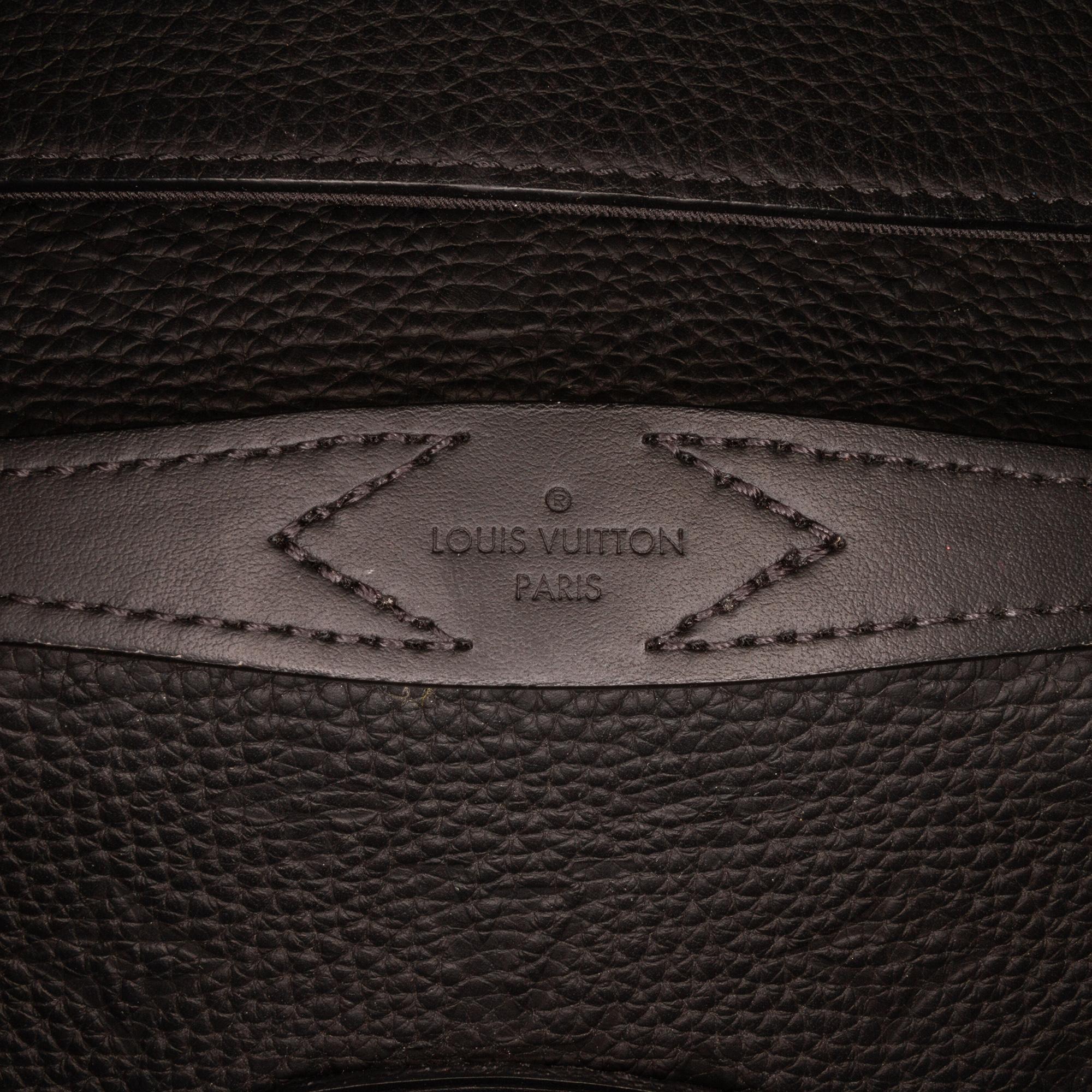 Louis Vuitton Taurillon S Lock Sling Bag (SHG-kz3Aka)
