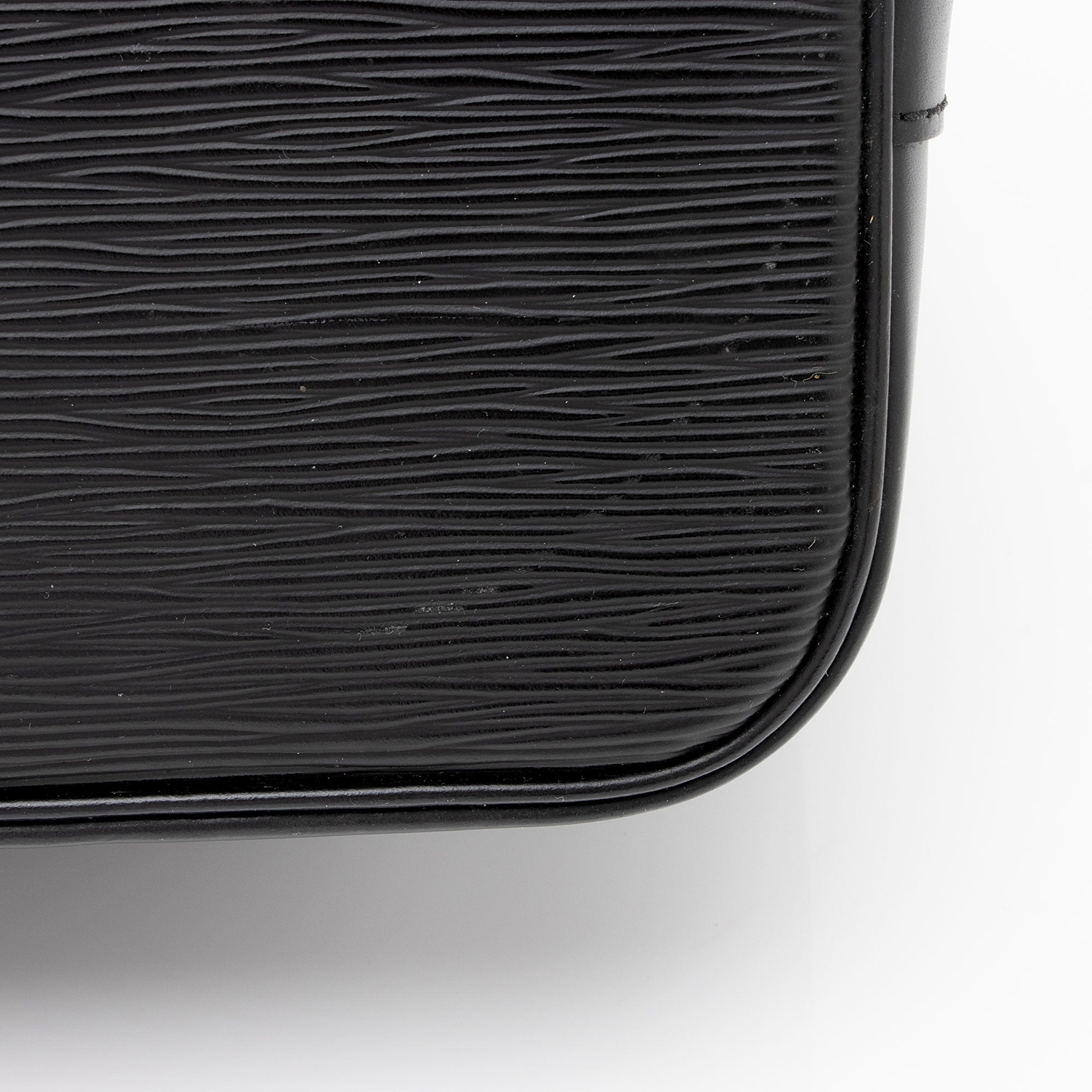 Louis Vuitton Vintage Epi Leather Alma PM Satchel (SHF-muRCX4)