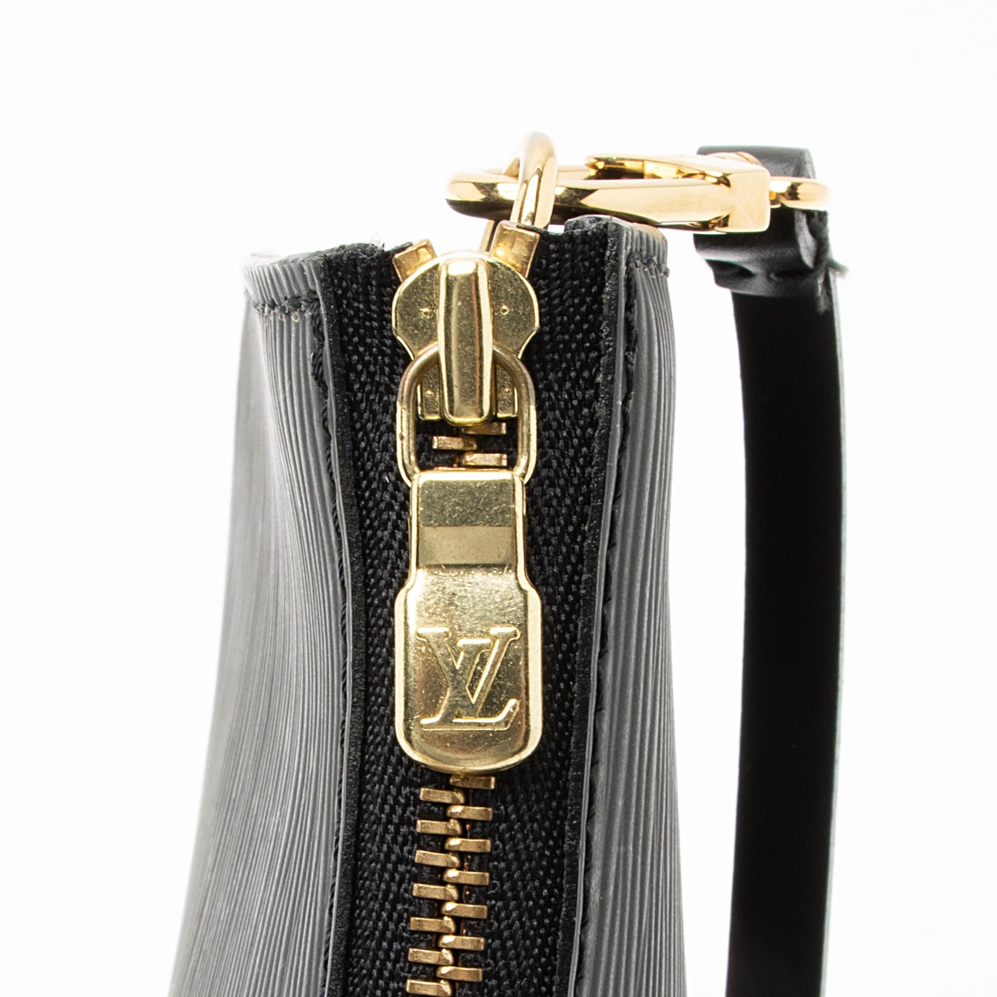 Louis Vuitton Vintage Epi Leather Pochette Accessoires (SHF-23066)