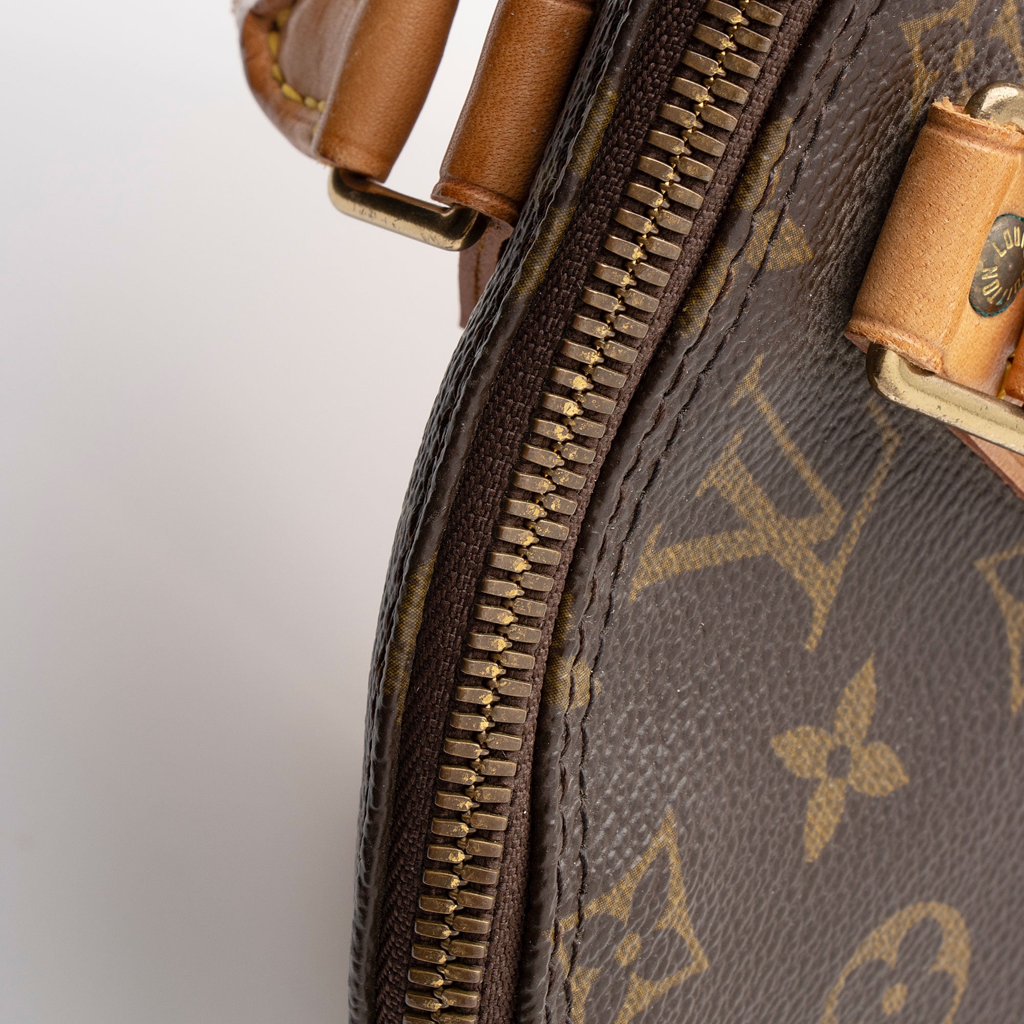 Louis Vuitton Vintage Monogram Canvas Alma PM Satchel (SHF-1flhkd)