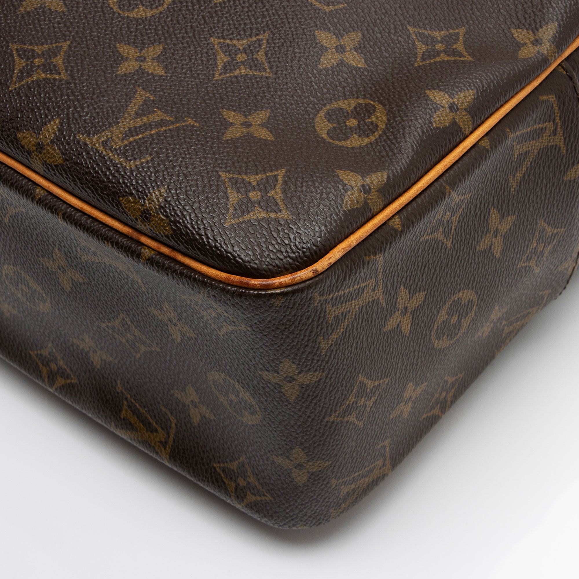 Louis Vuitton Vintage Monogram Canvas Cite GM Shoulder Bag (SHF-5Xty2k)