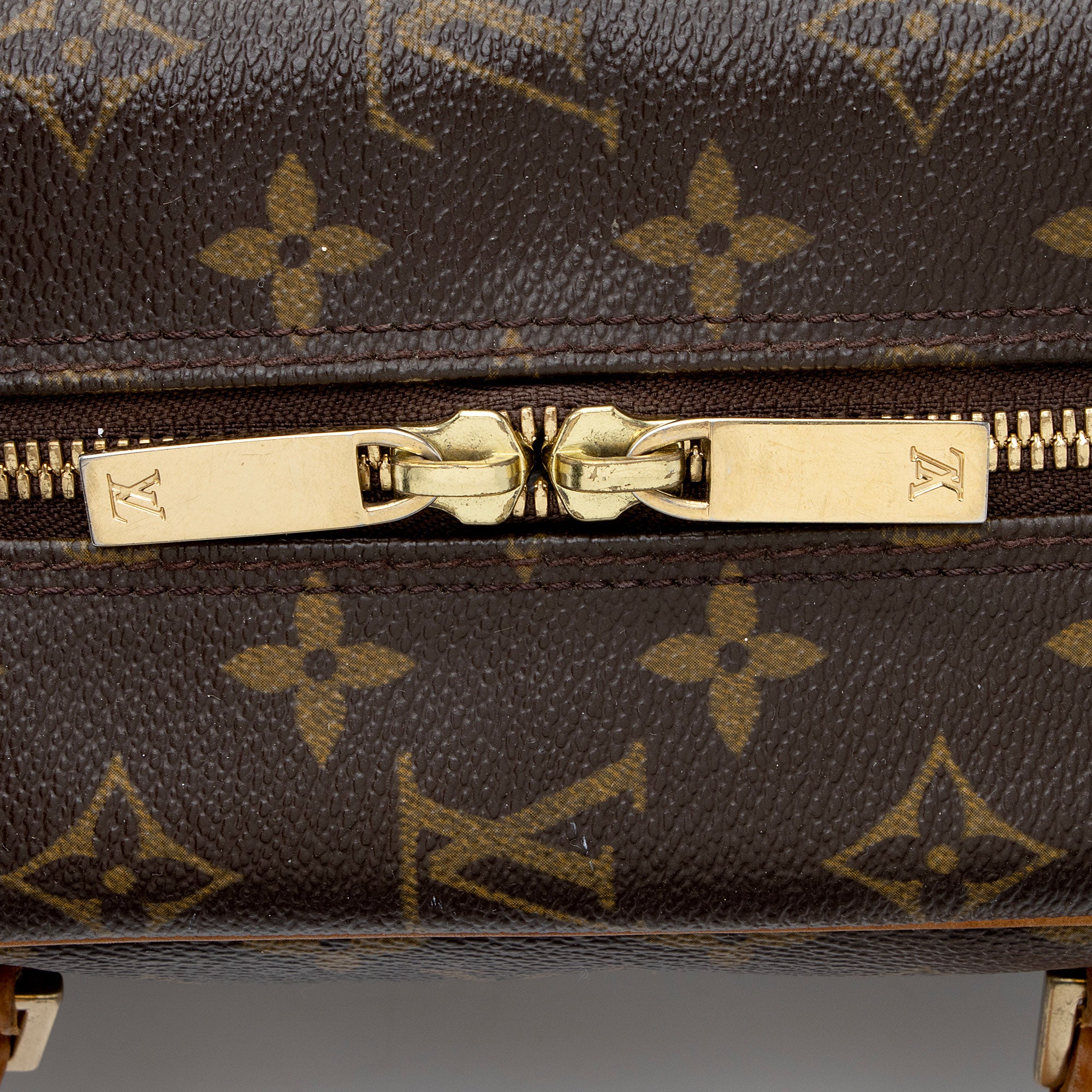 Louis Vuitton Vintage Monogram Canvas Cite MM Shoulder Bag (SHF-rVfRsp)