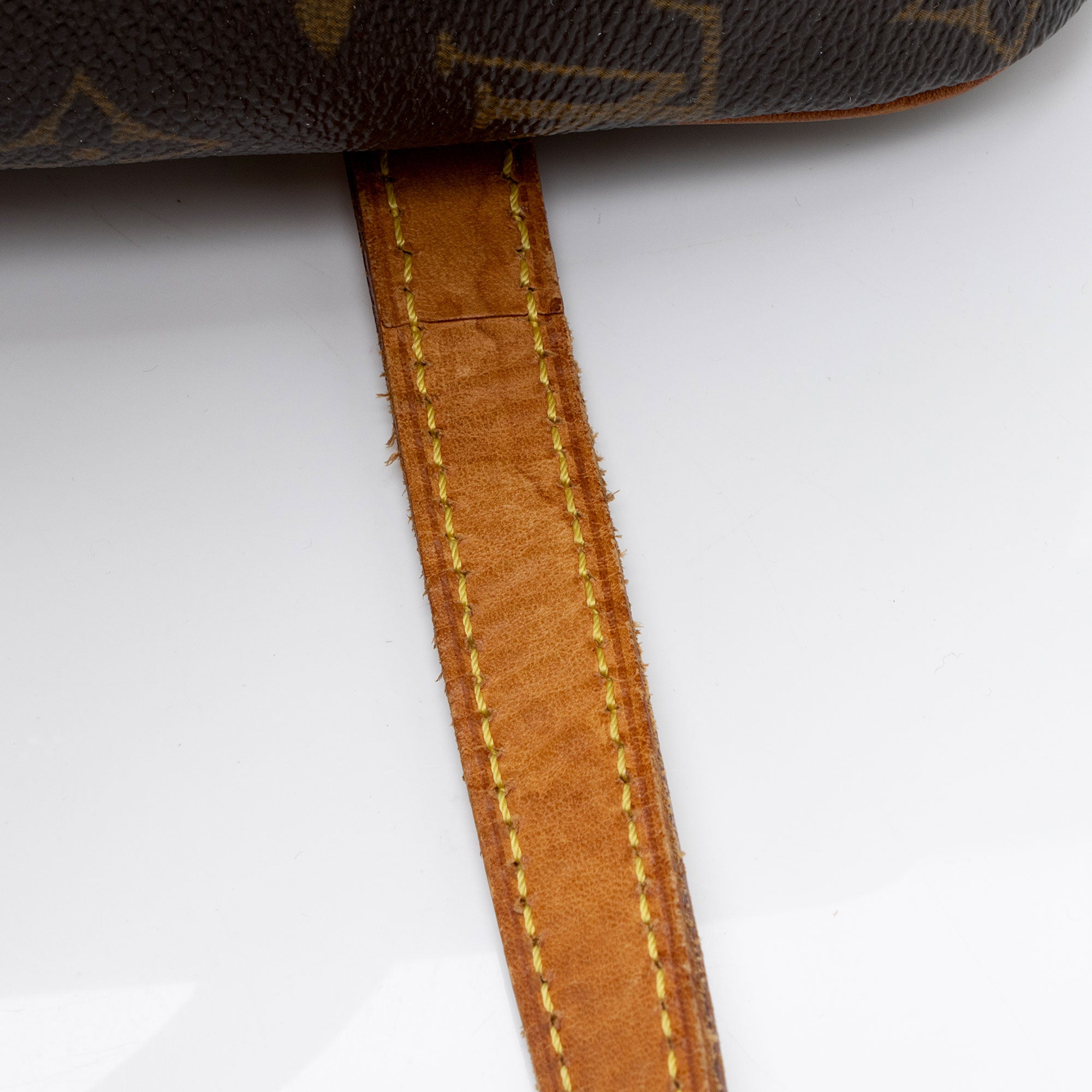 Louis Vuitton Vintage Monogram Canvas Cite MM Shoulder Bag (SHF-rVfRsp)