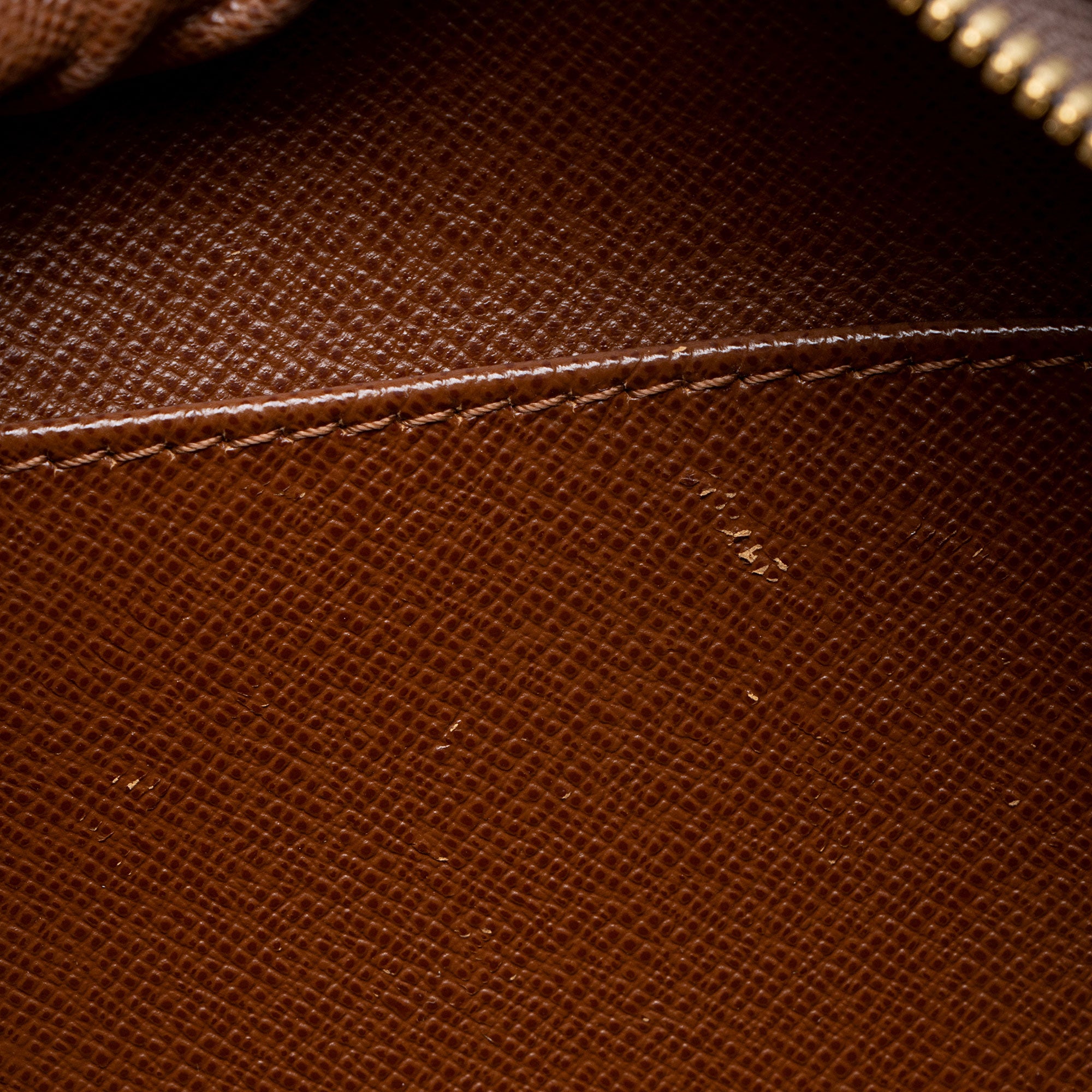 Louis Vuitton Vintage Monogram Canvas Cite MM Shoulder Bag (SHF-rVfRsp)