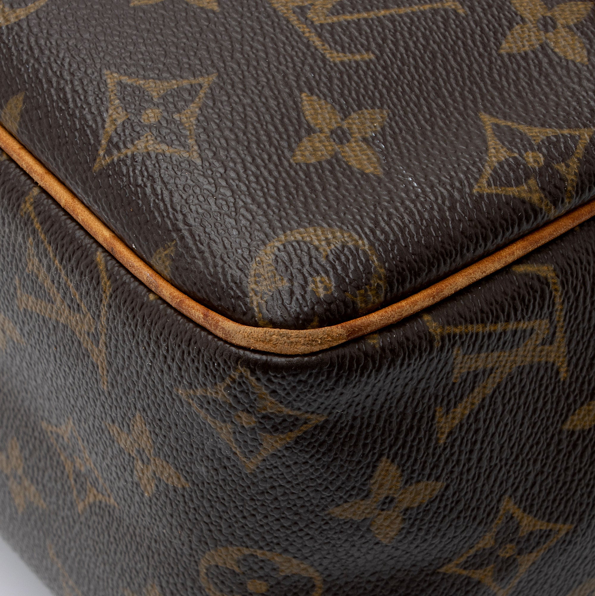 Louis Vuitton Vintage Monogram Canvas Cite MM Shoulder Bag (SHF-rVfRsp)