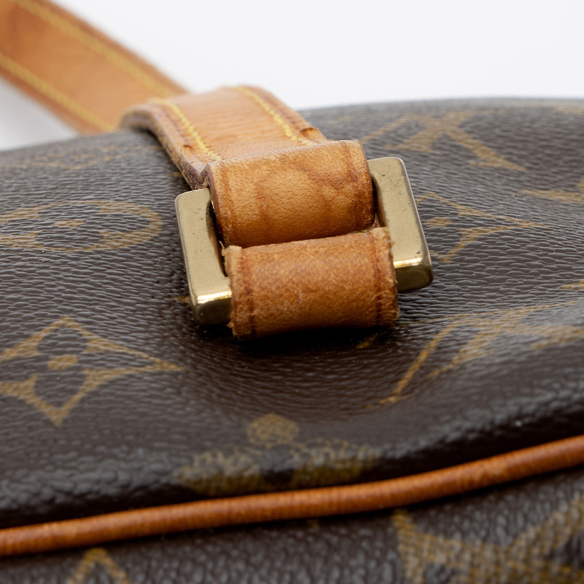 Louis Vuitton Vintage Monogram Canvas Cite MM Shoulder Bag (SHF-rVfRsp)