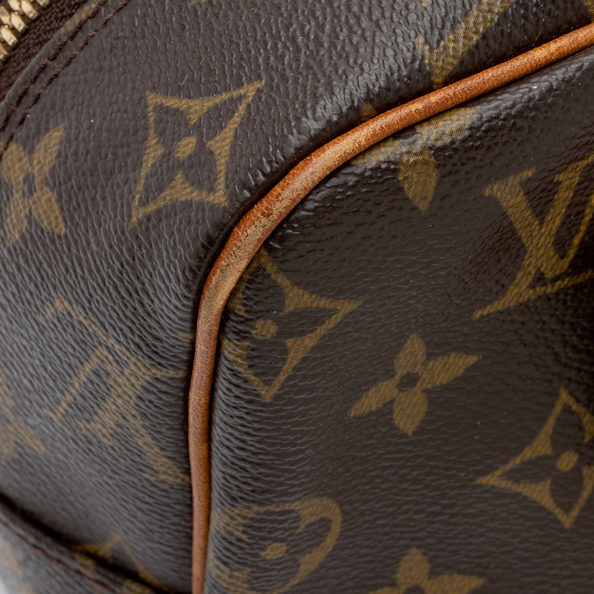 Louis Vuitton Vintage Monogram Canvas Cite MM Shoulder Bag (SHF-rVfRsp)