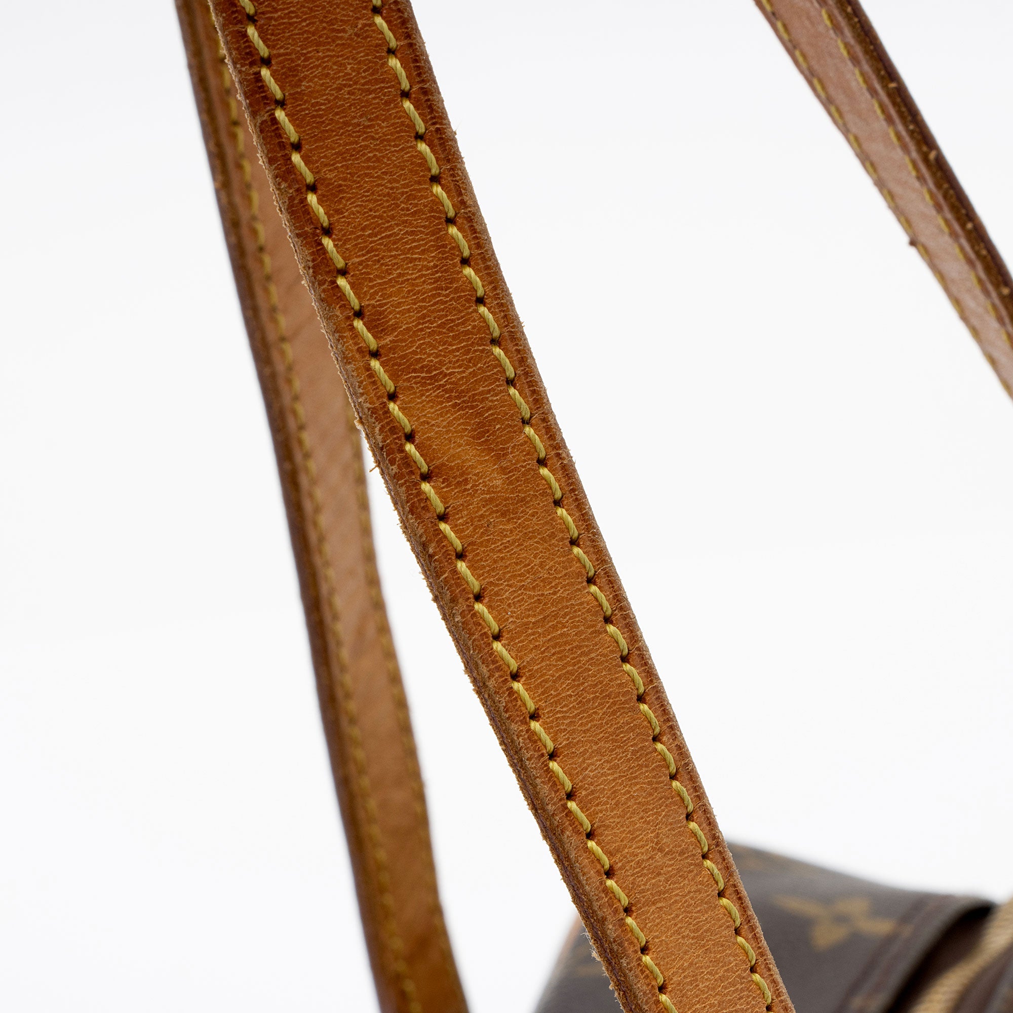 Louis Vuitton Vintage Monogram Canvas Cite MM Shoulder Bag (SHF-rVfRsp)