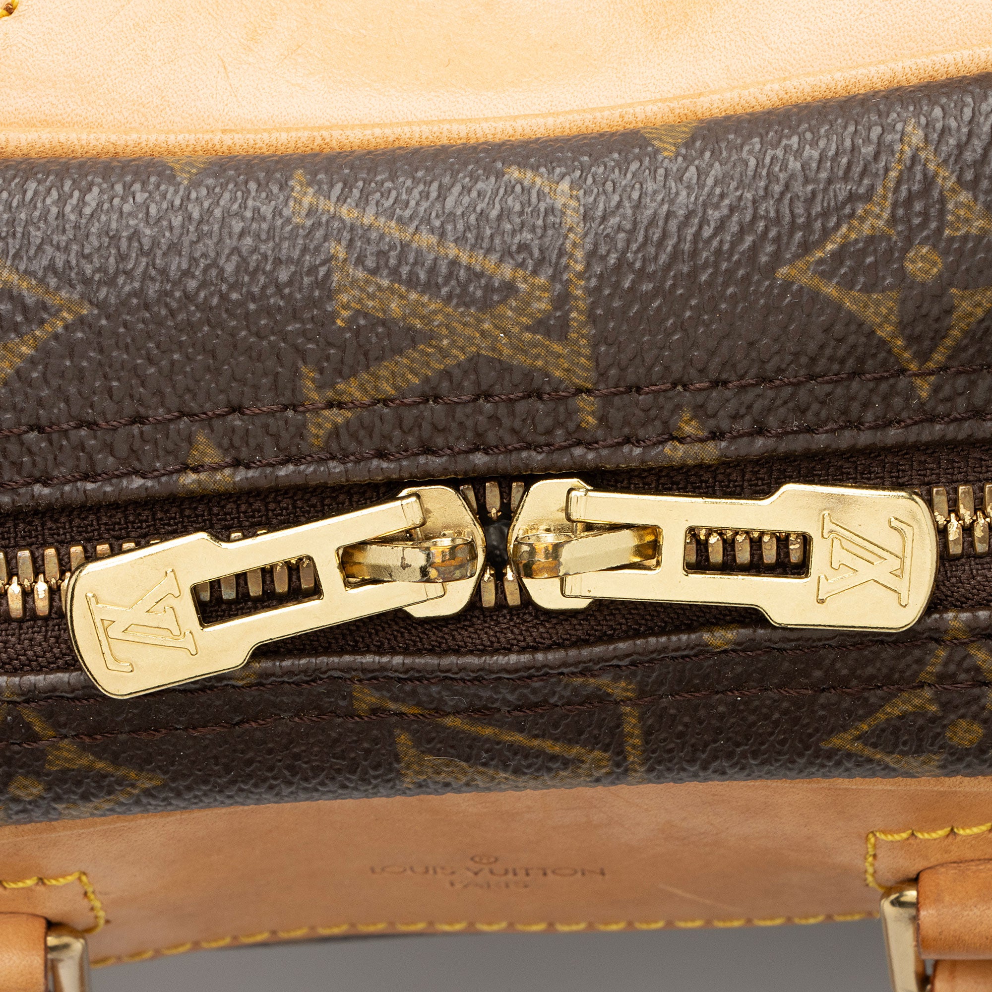 Louis Vuitton Vintage Monogram Canvas Excursion Tote (SHF-KMEXVf)