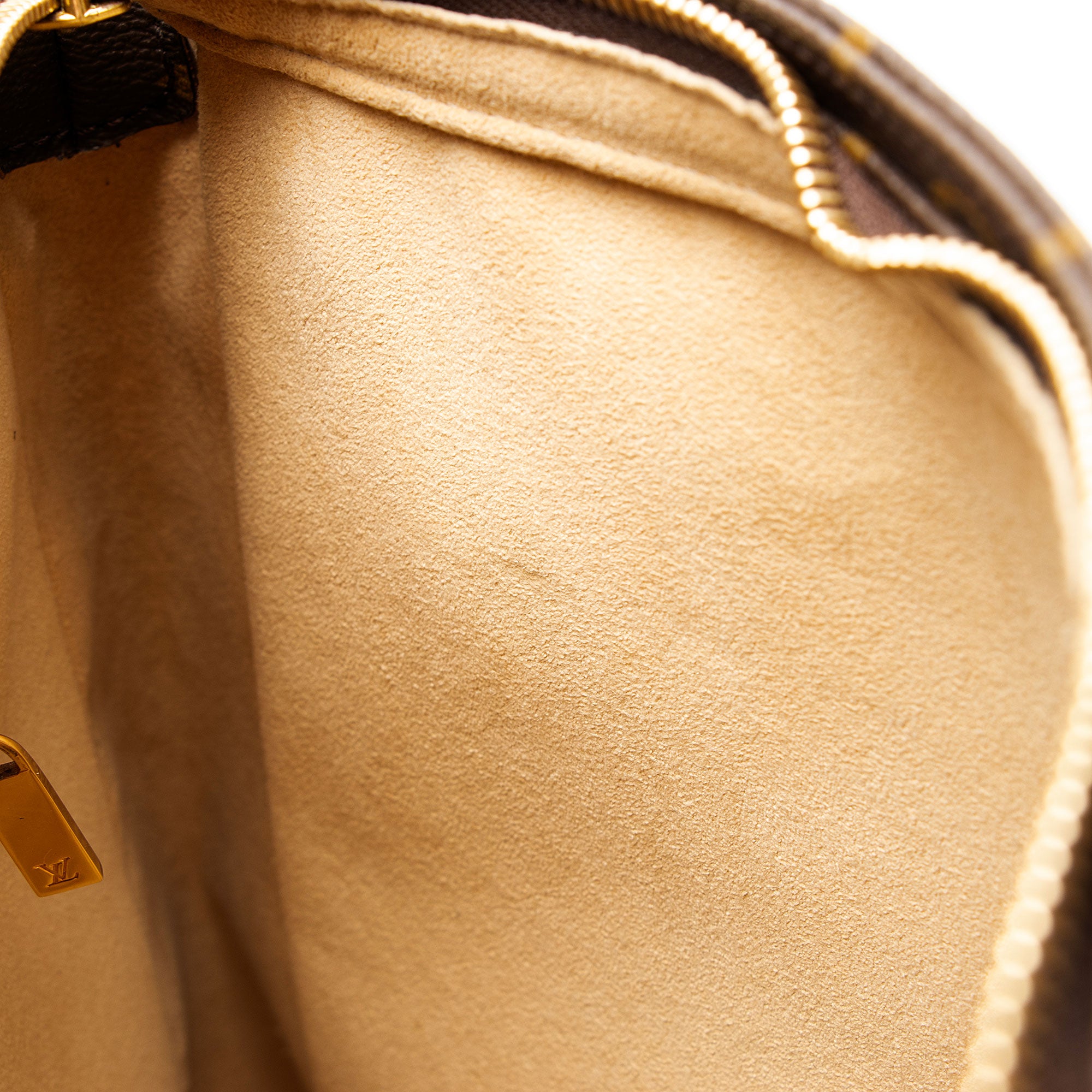 Louis Vuitton Vintage Monogram Canvas Looping GM Shoulder Bag (SHF-MUZTcv)