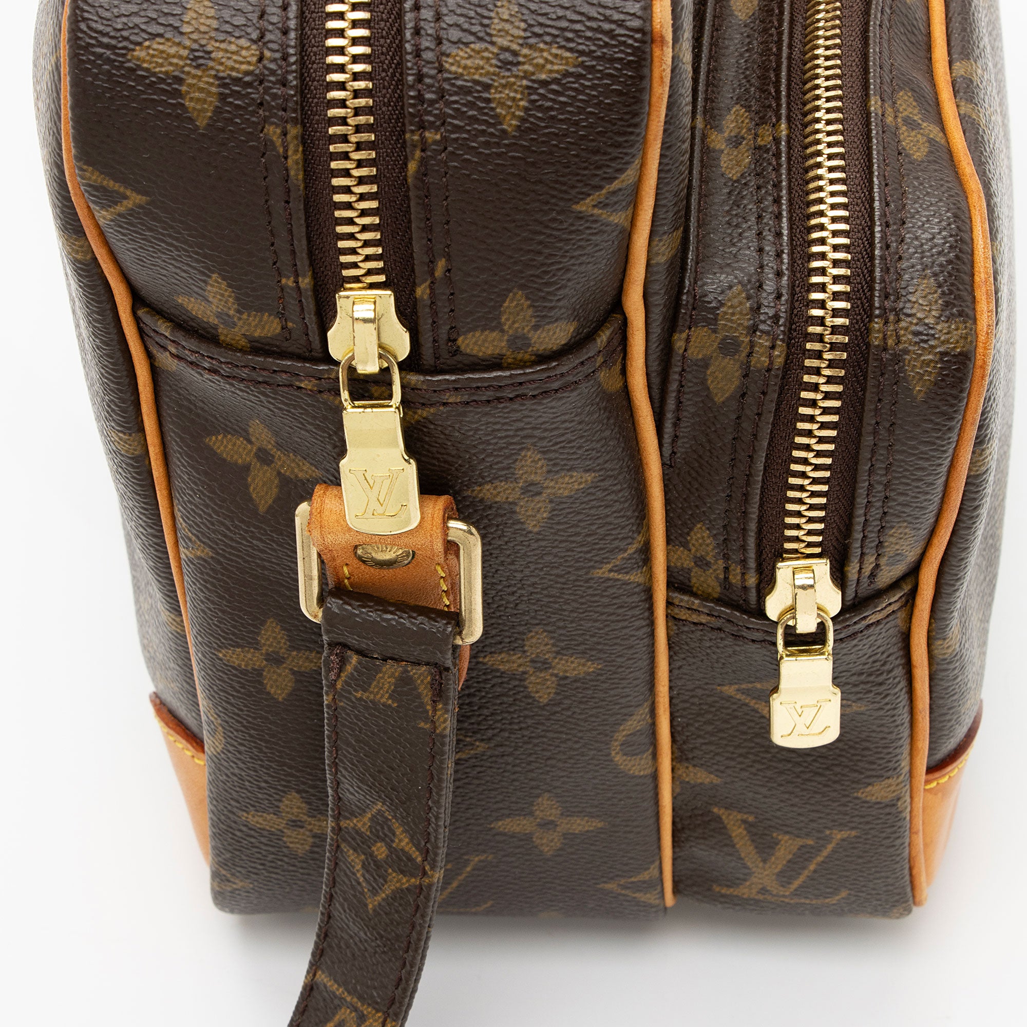 Louis Vuitton Vintage Monogram Canvas Nile MM Messenger (SHF-rvy2cg)