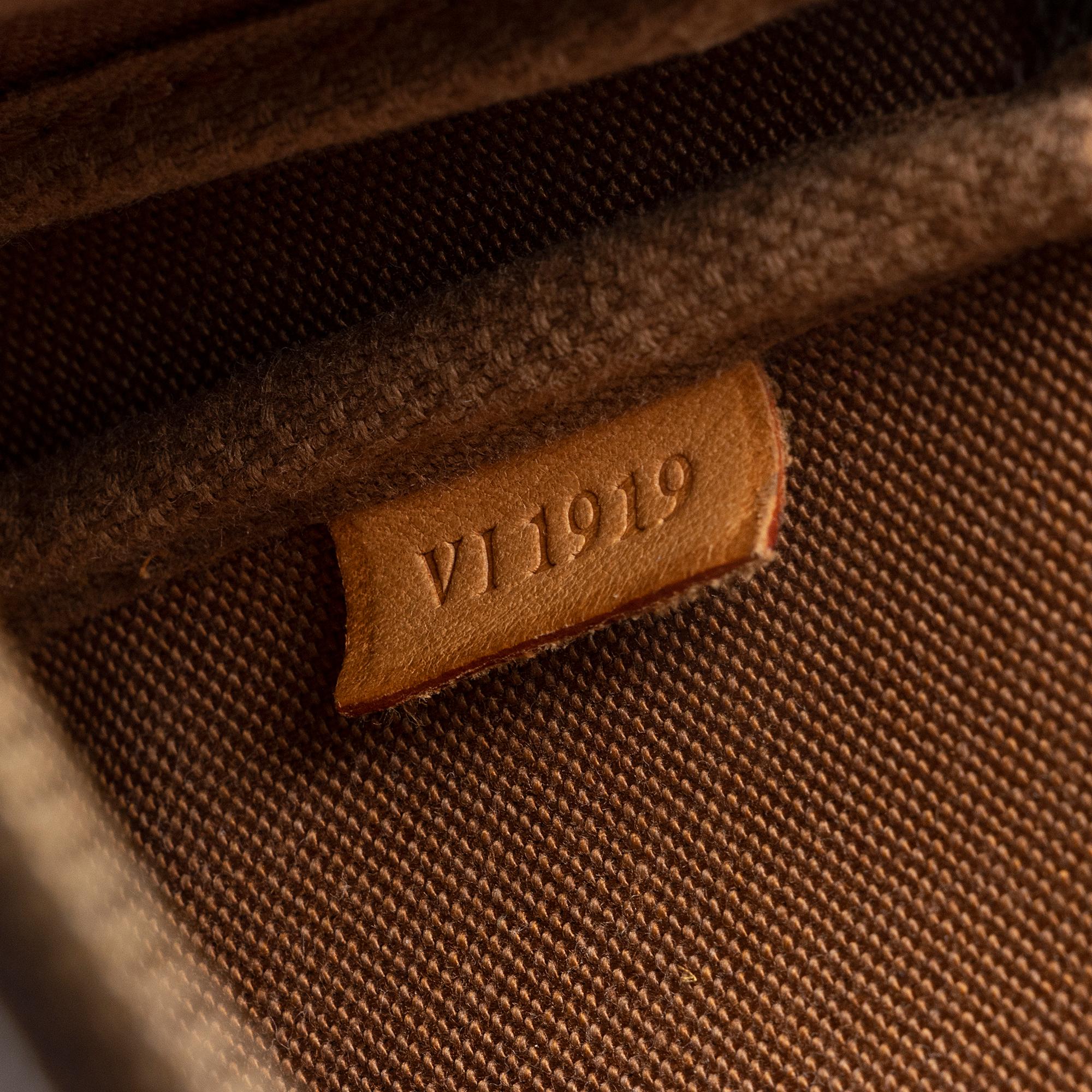 Louis Vuitton Vintage Monogram Canvas Pochette Accessoires (SHF-5KeIJ0)