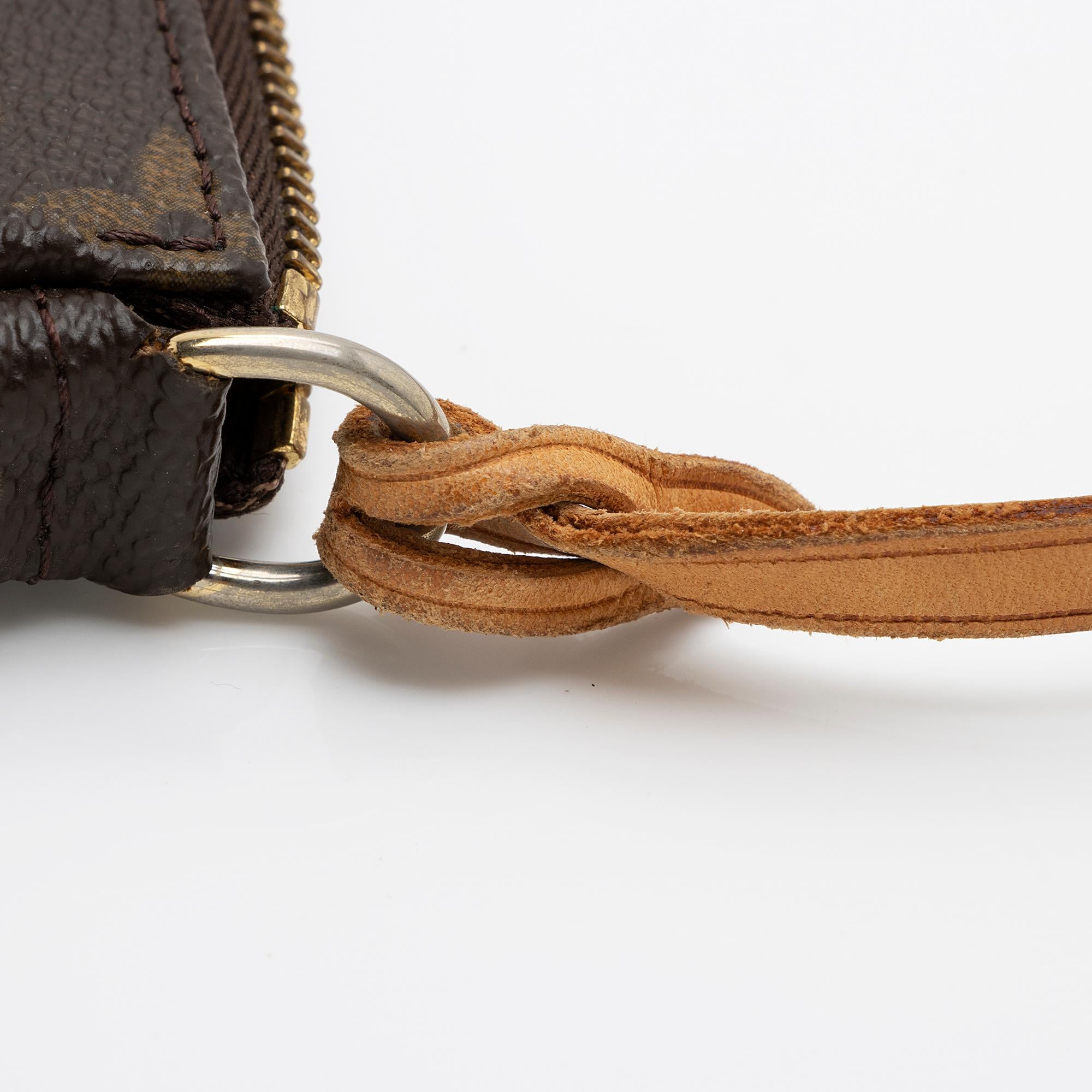 Louis Vuitton Vintage Monogram Canvas Pochette Accessoires (SHF-5KeIJ0)