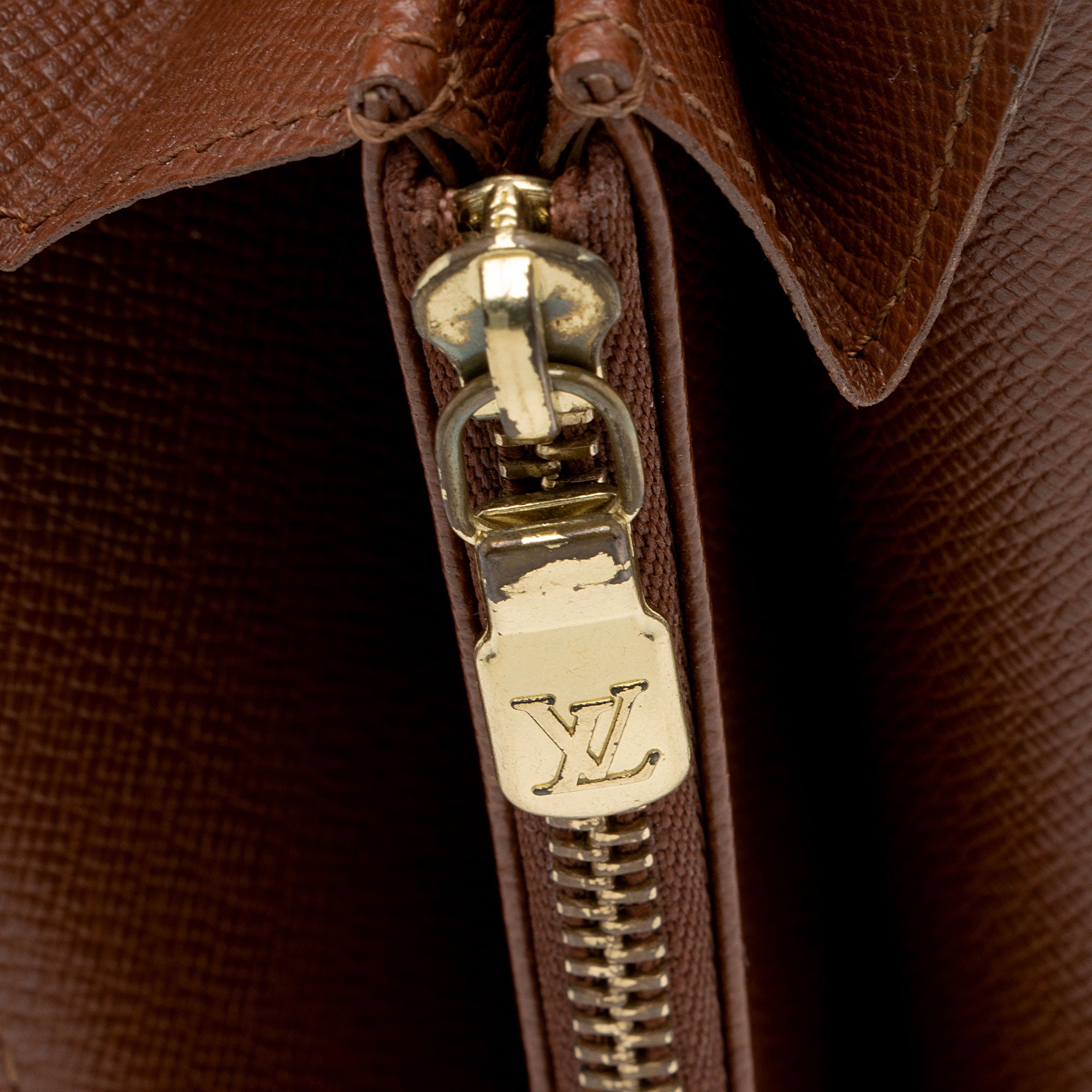 Louis Vuitton Vintage Monogram Canvas Sarah Wallet (SHF-NDngCm)