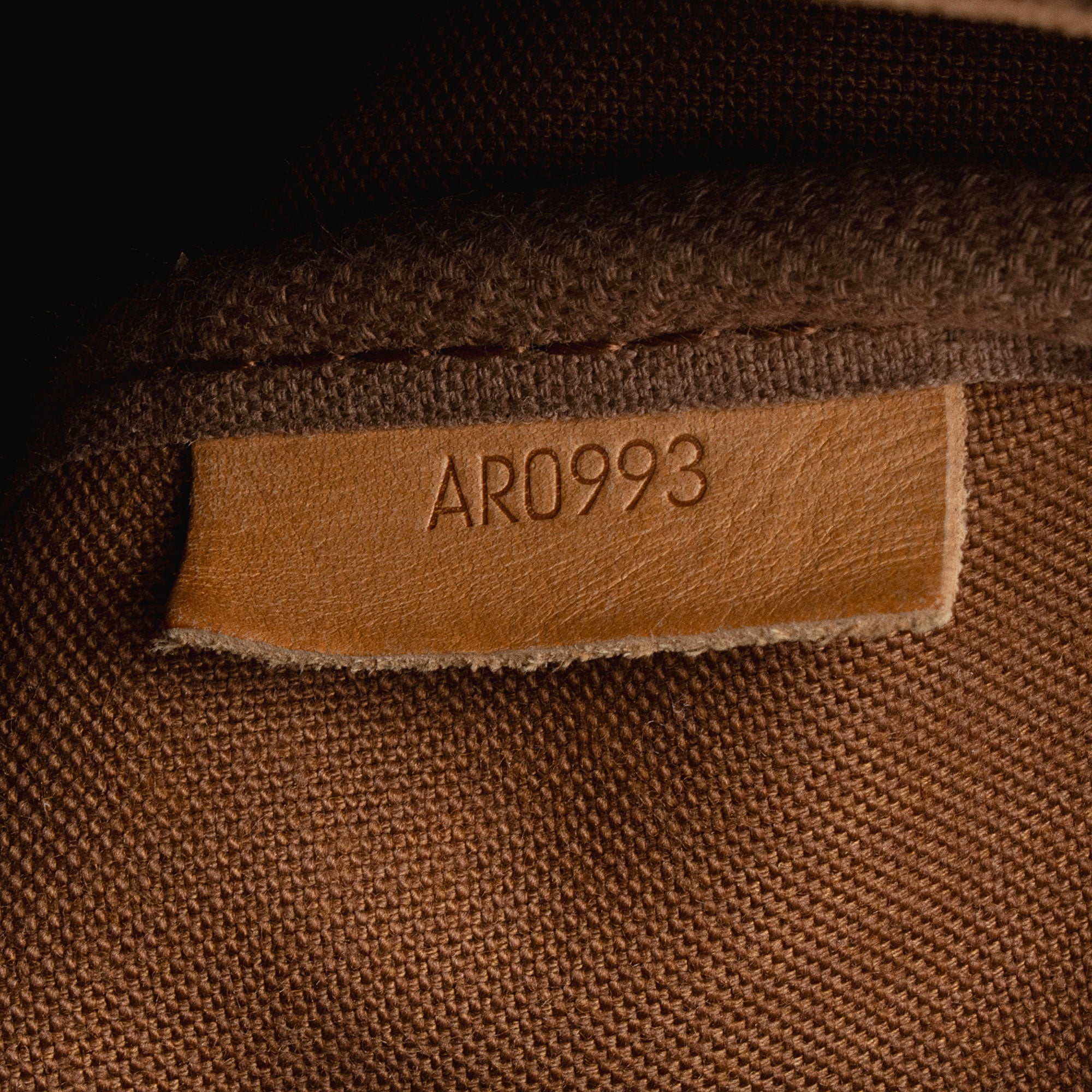 Louis Vuitton Vintage Monogram Canvas Saumur 35 Messenger Bag (SHF-Tk3PjK)