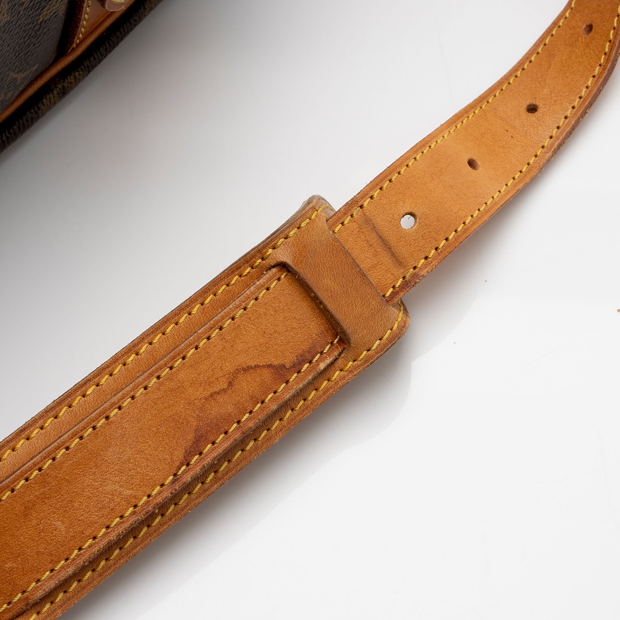 Louis Vuitton Vintage Monogram Canvas Saumur 35 Messenger Bag (SHF-Tk3PjK)