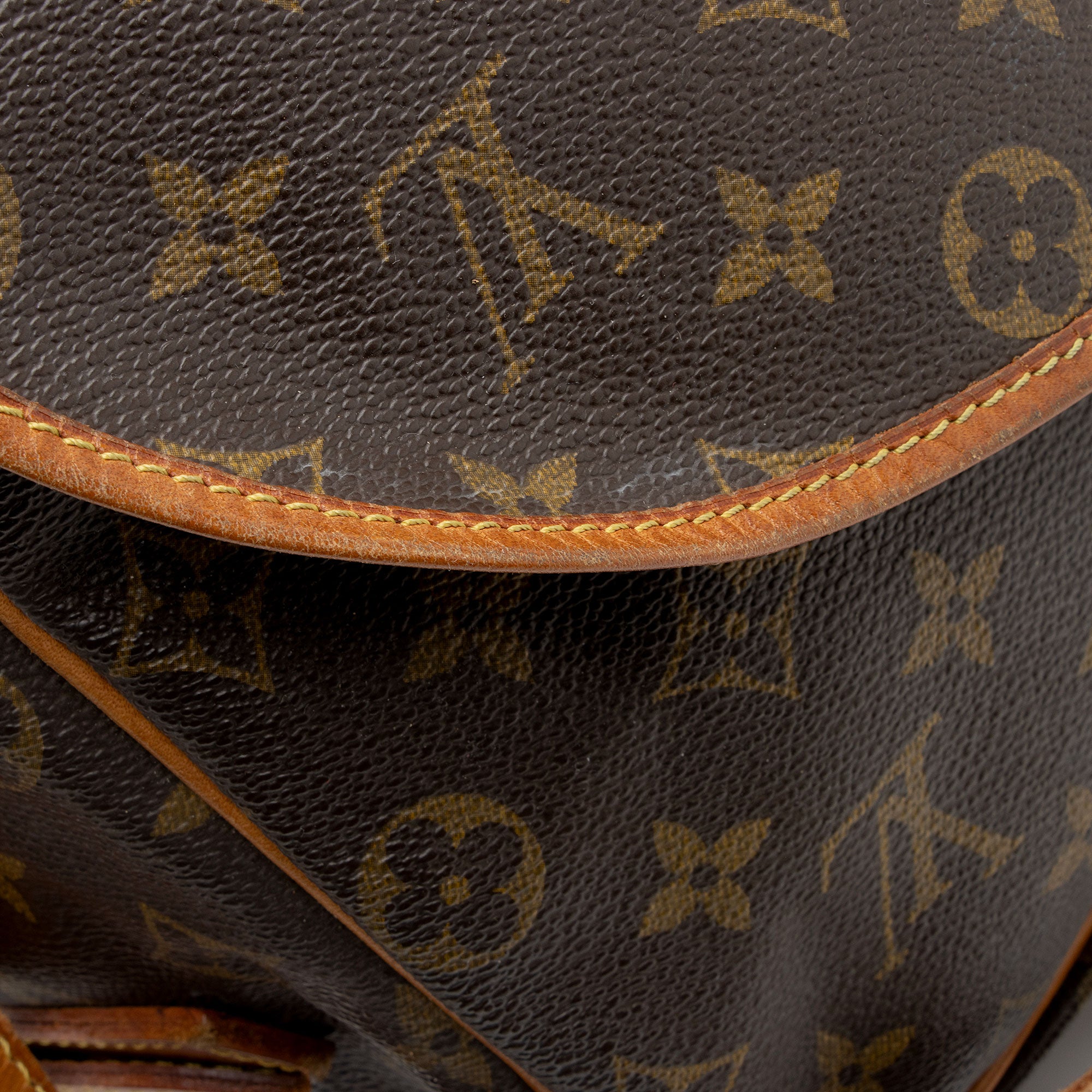 Louis Vuitton Vintage Monogram Canvas Saumur 35 Messenger Bag (SHF-Tk3PjK)