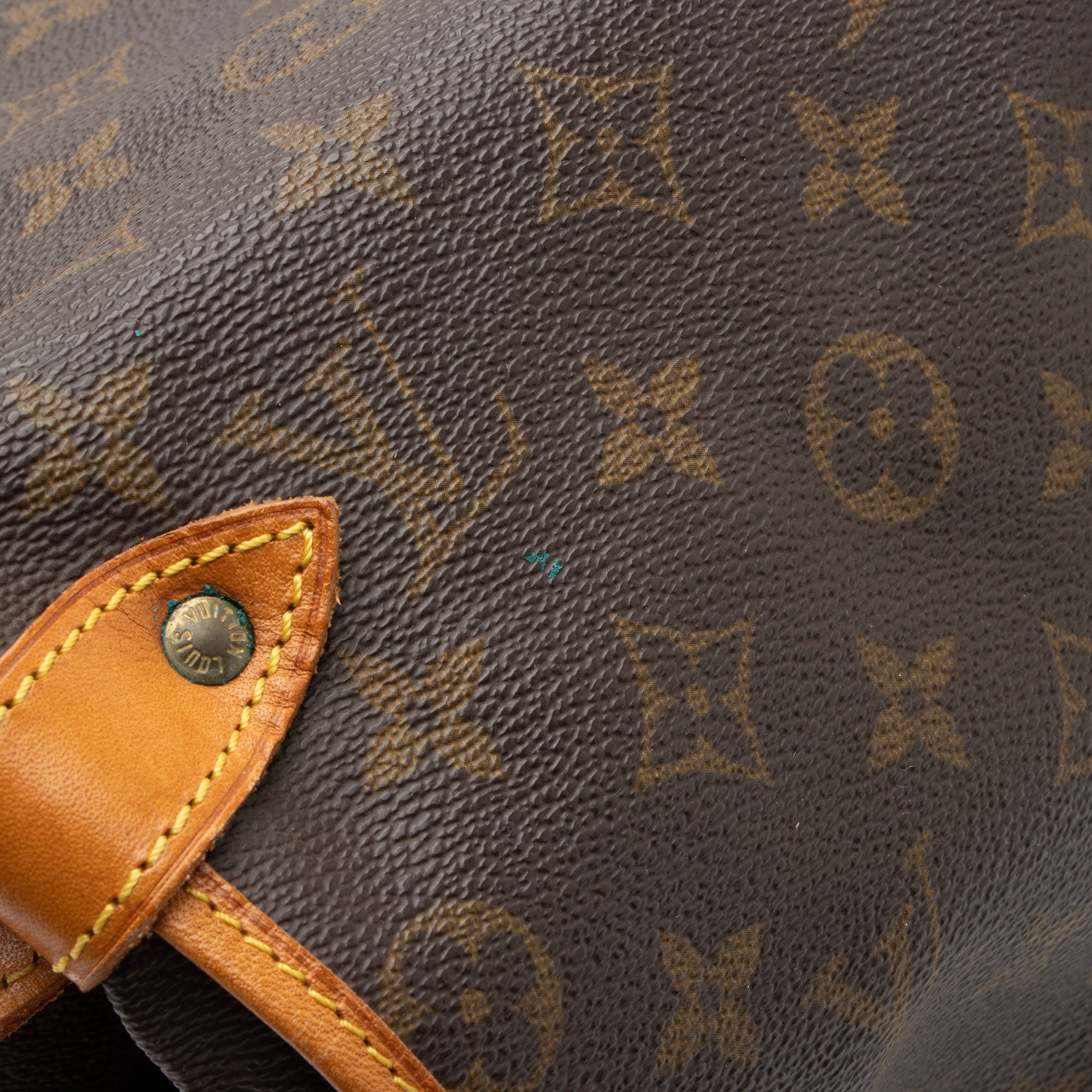 Louis Vuitton Vintage Monogram Canvas Saumur 35 Messenger Bag (SHF-Zvqdiw)