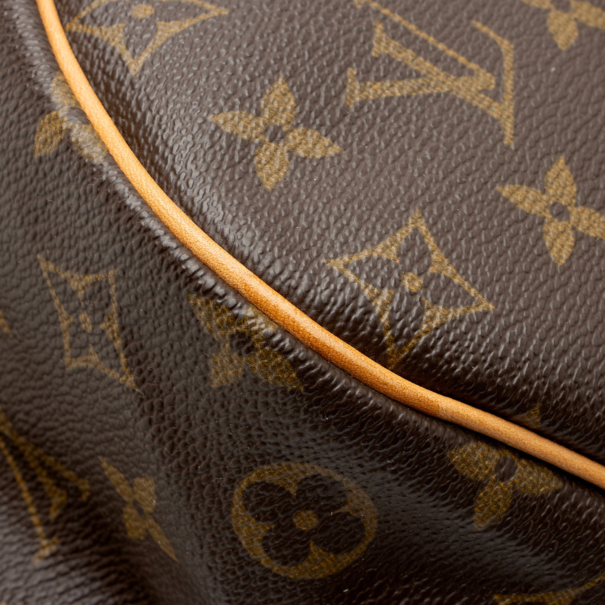 Louis Vuitton Vintage Monogram Canvas Saumur 35 Messenger