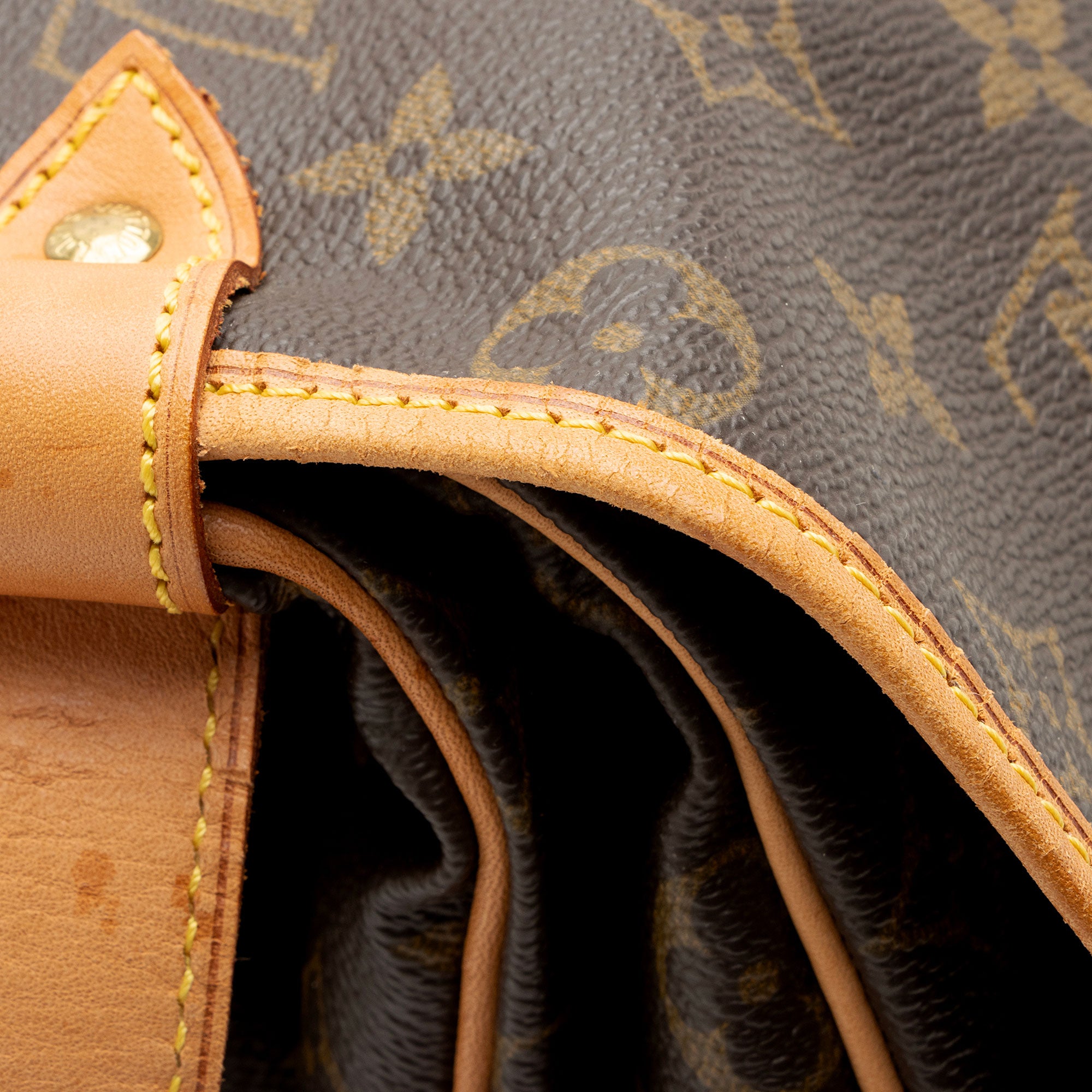 Louis Vuitton Vintage Monogram Canvas Saumur 35 Messenger