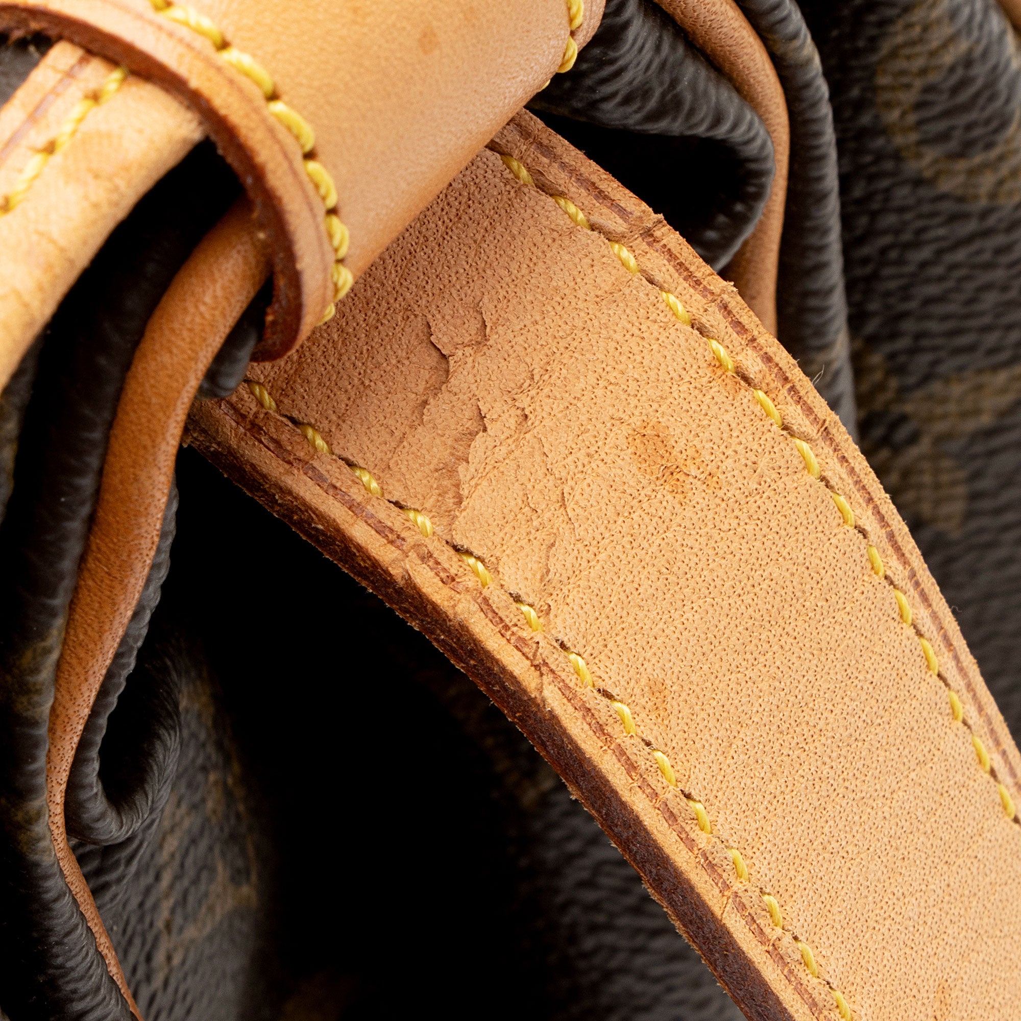 Louis Vuitton Vintage Monogram Canvas Saumur 35 Messenger