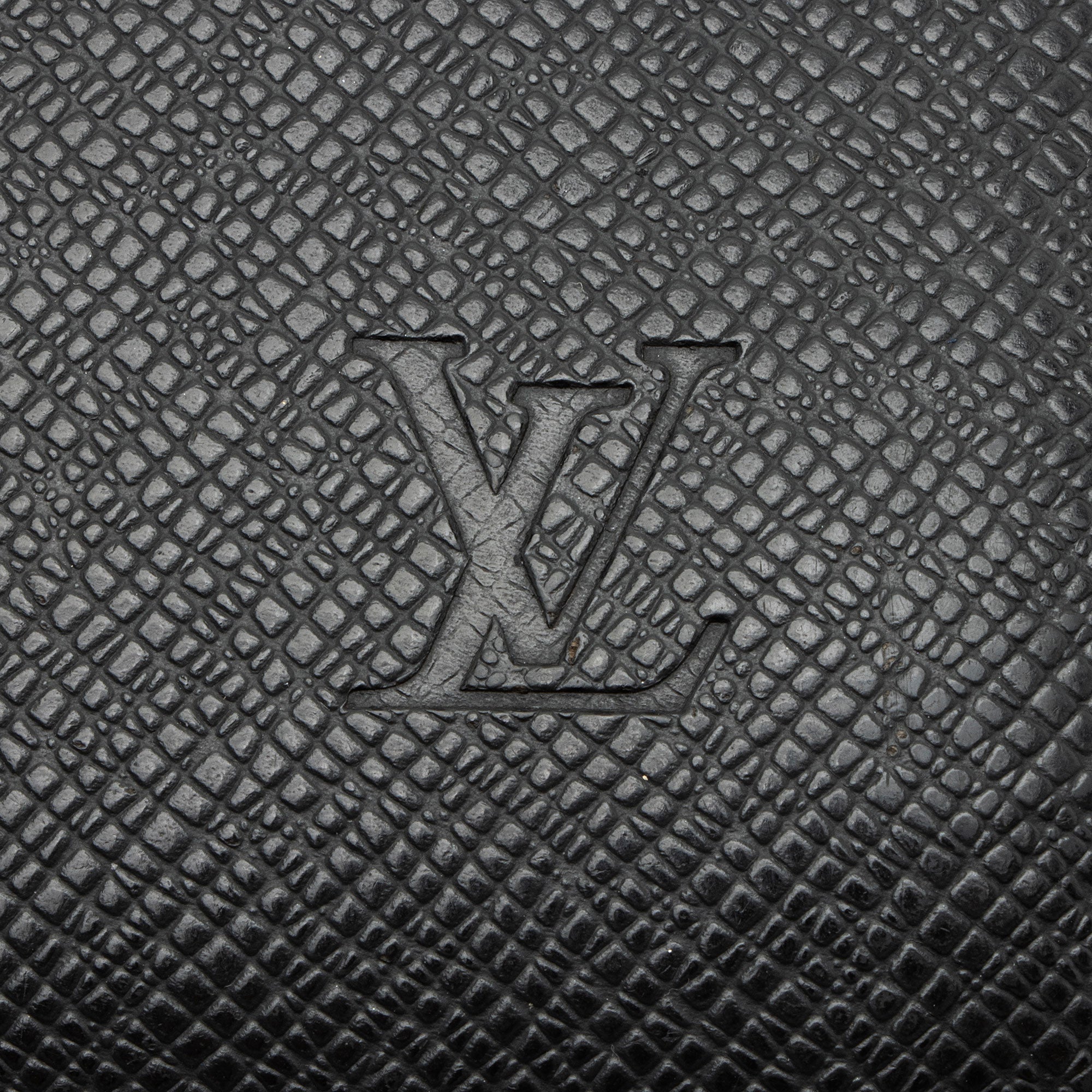 Louis Vuitton Vintage Taiga Leather Baikal Wristlet