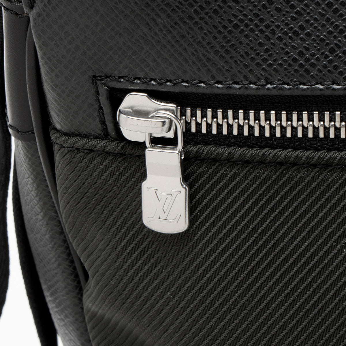 Louis Vuitton Vintage Taiga Leather Viktor Messenger