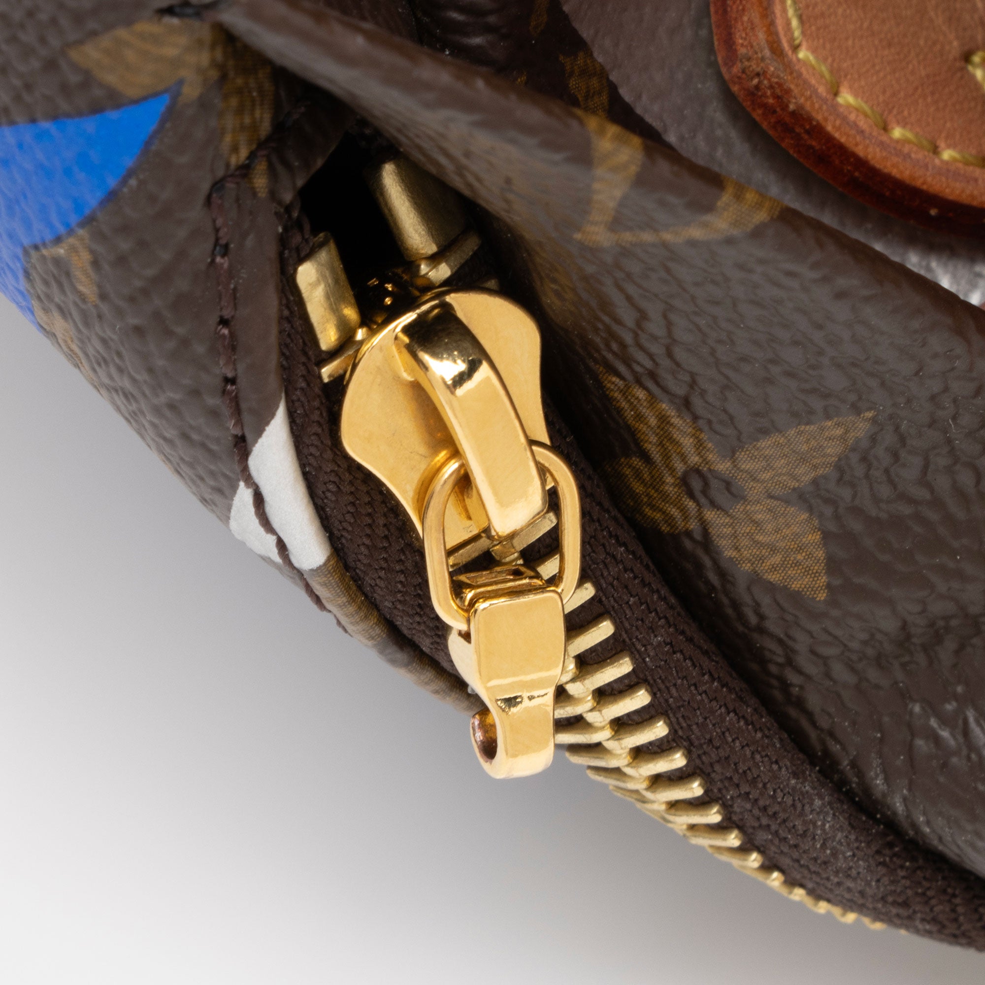 Louis Vuitton x LOL Monogram Canvas Bumbag (SHF-XOCAiq)